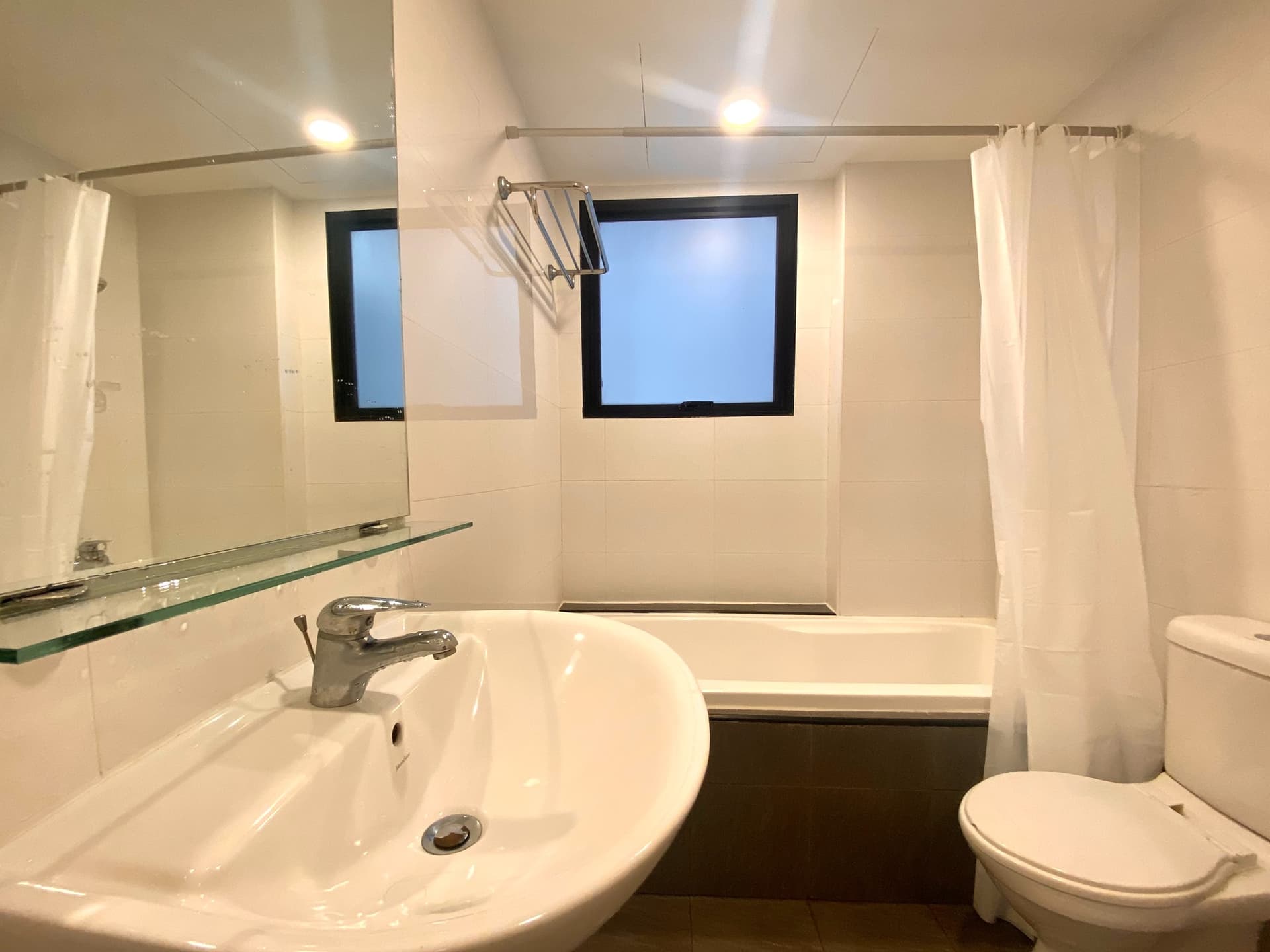 Ensuite at Central Green in D03, Singapore - Photo 5