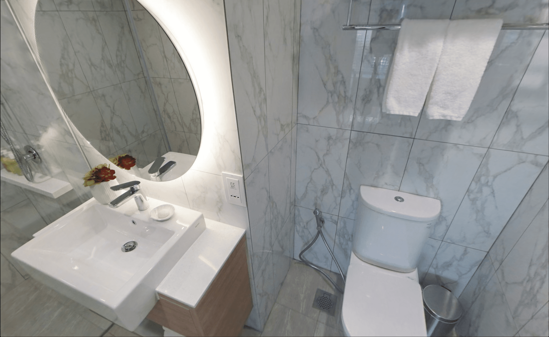 Ensuite at Citadines Fusionopolis Singapore in D5, Singapore - Photo 2