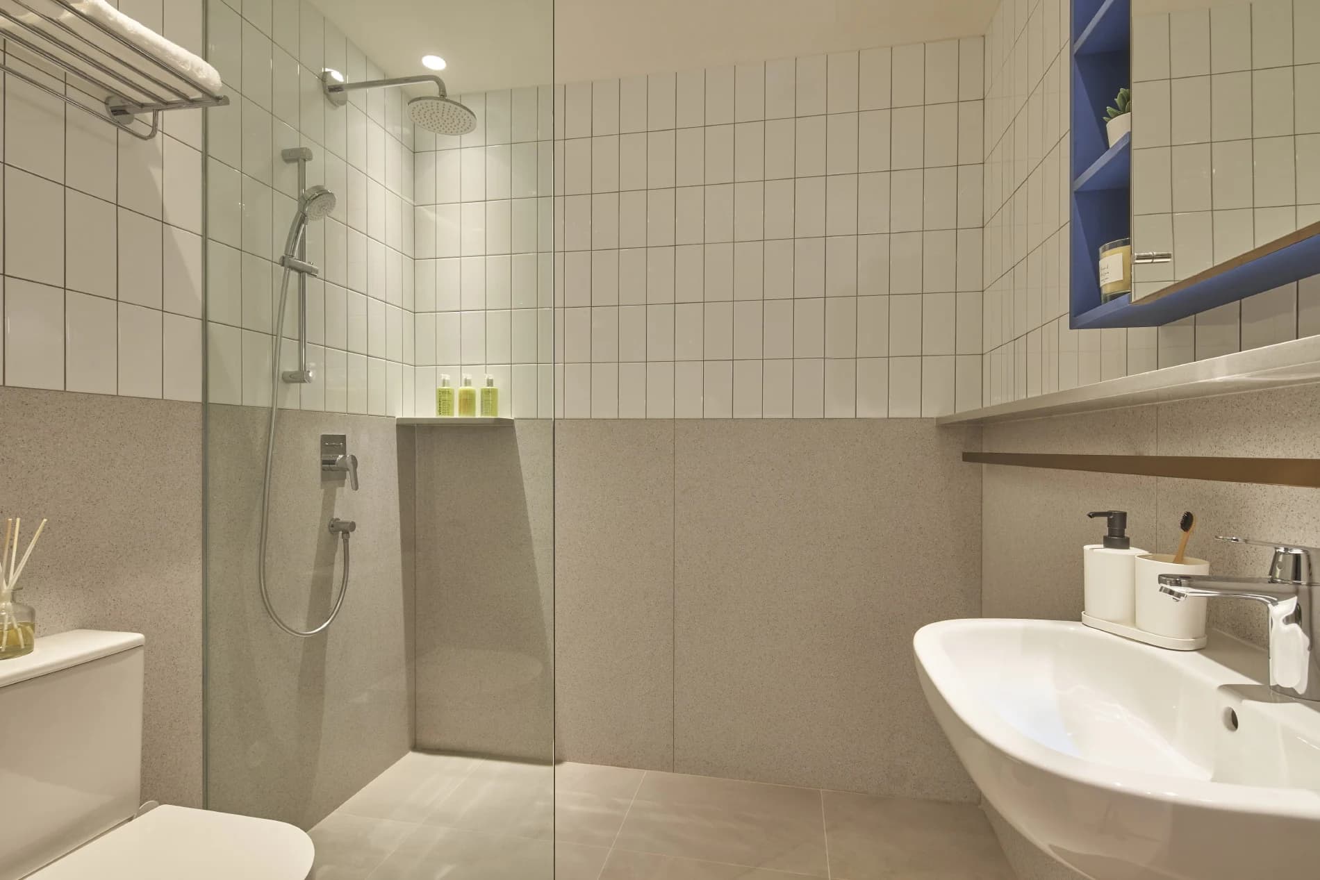 Ensuite at Citadines Raffles Place Singapore in D1, Singapore - Photo 2