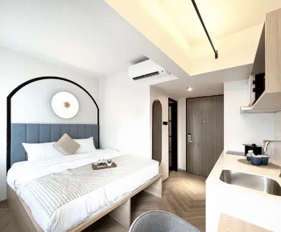 City King Suite at Coliwoo 75 Beach Road