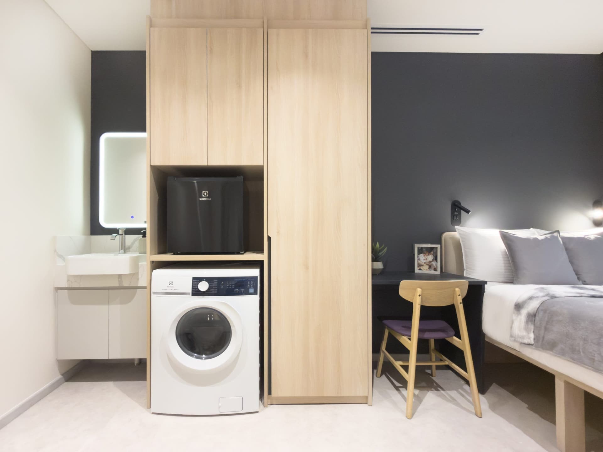 Ensuite at Coliwoo Midtown in D7, Singapore - Photo 2