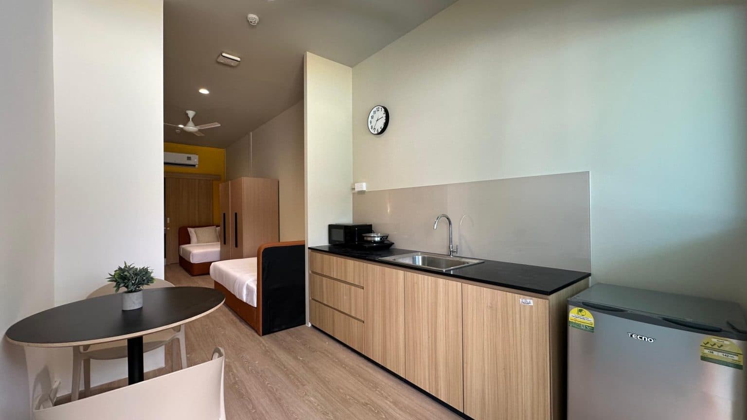 Twin Bed Studio at COMMUNE on Henderson