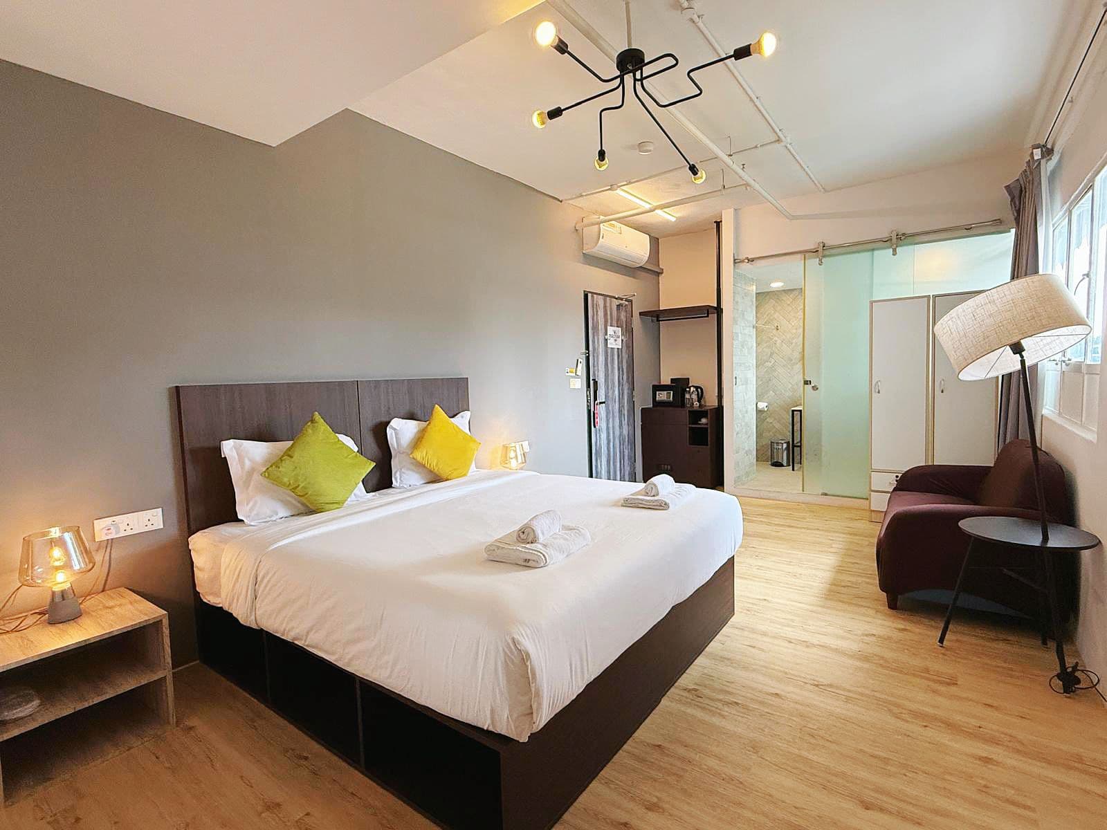 Ensuite at Cooliv Waterfront in D05, Singapore - Photo 2