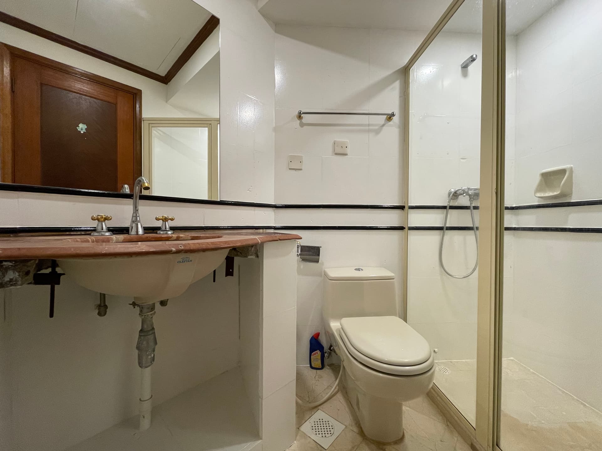 Ensuite at Eastpoint Green in D18, Singapore - Photo 4
