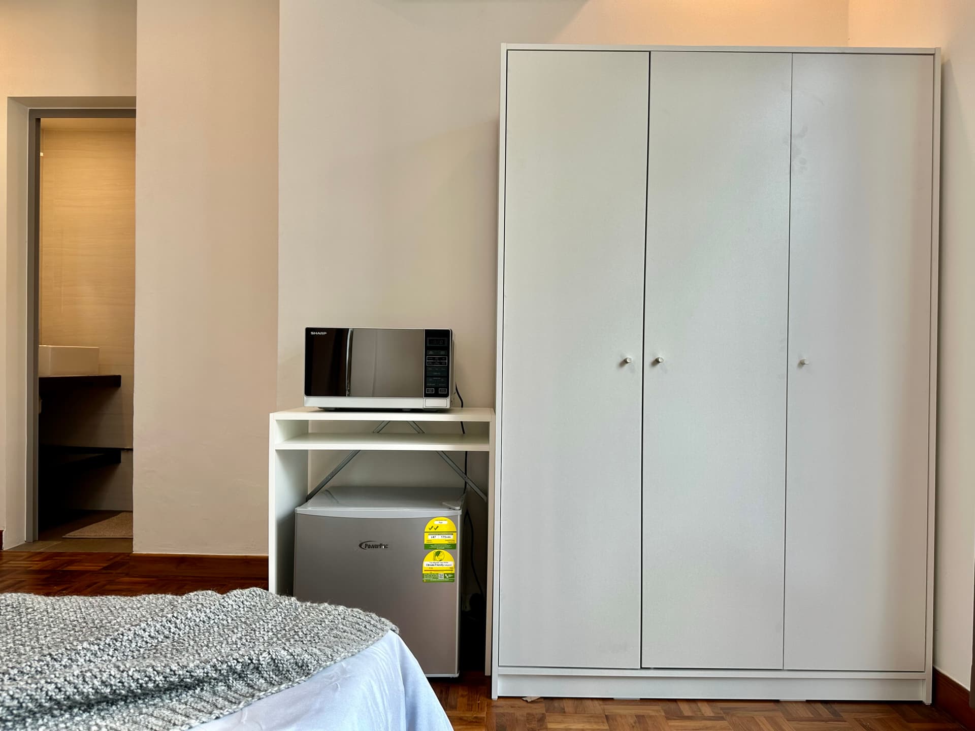 Ensuite at EMERALD PARK in D03, Singapore - Photo 3