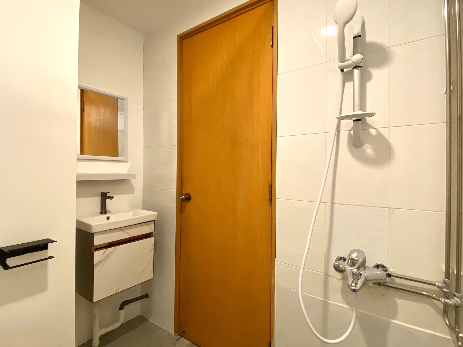 Ensuite at EMERALD PARK in D03, Singapore - Photo 5