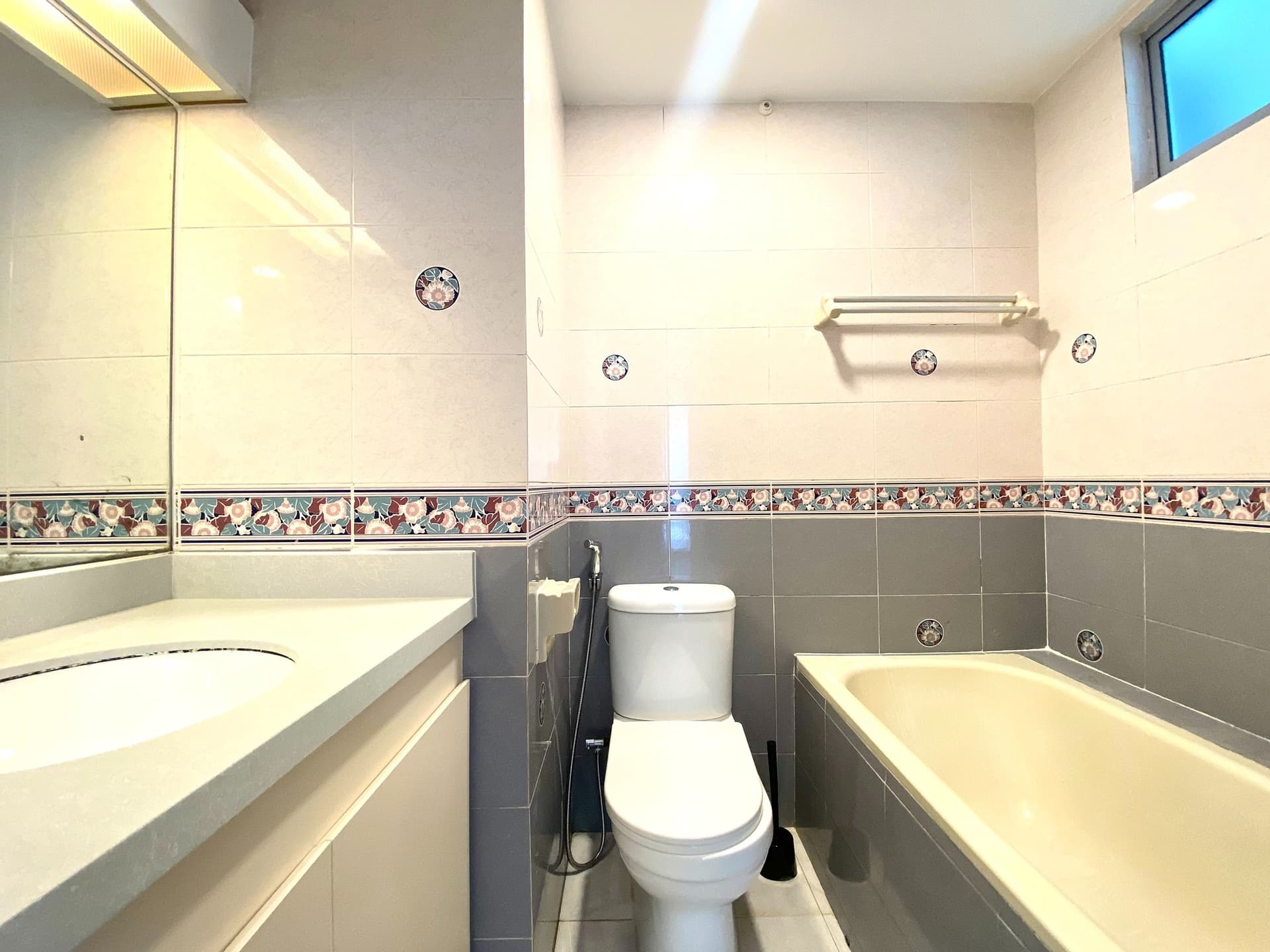 Ensuite at EMERALD PARK in D03, Singapore - Photo 5