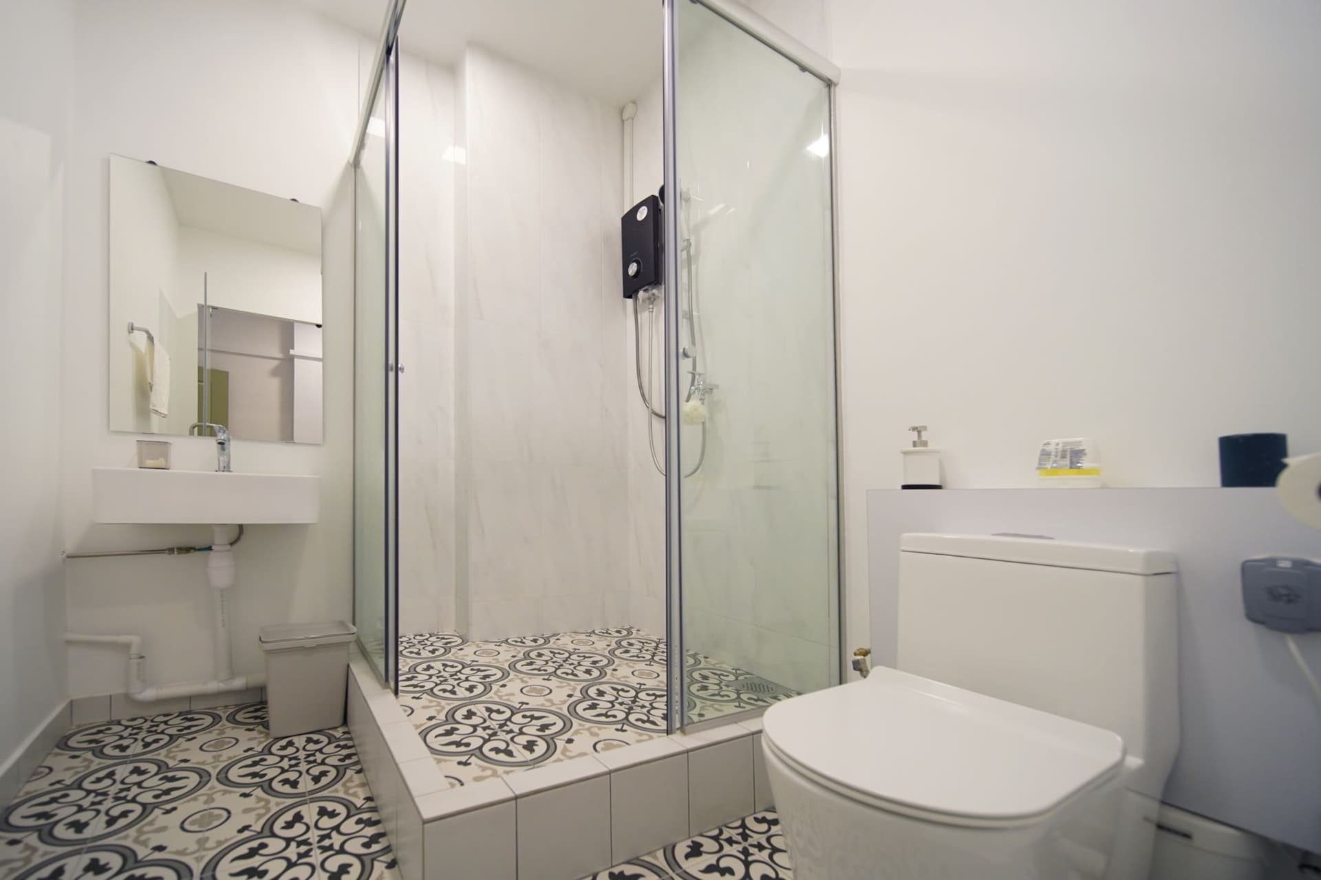 Ensuite at ENG HOON MANSIONS in D03, Singapore - Photo 5