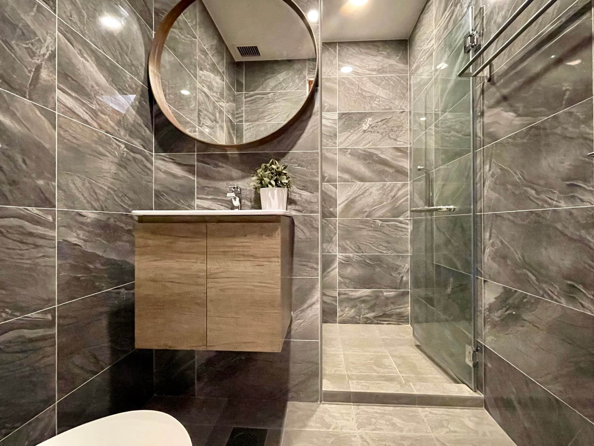 Ensuite at High Street Centre in D06, Singapore - Photo 5