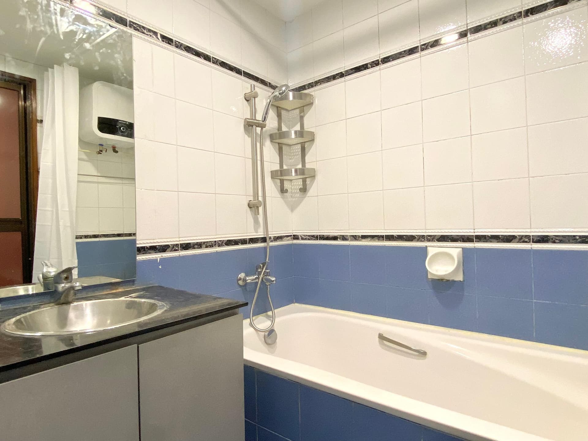 Ensuite at Holland Hill Lodge - Photo 5