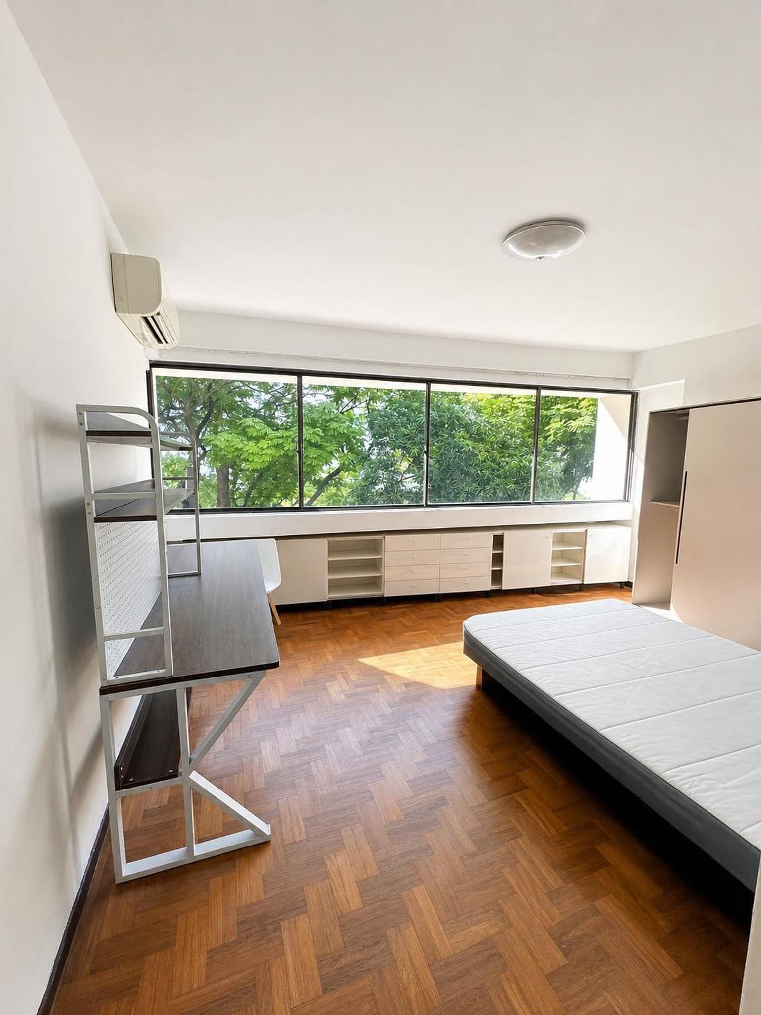 Common at Lakepoint in D22, Singapore