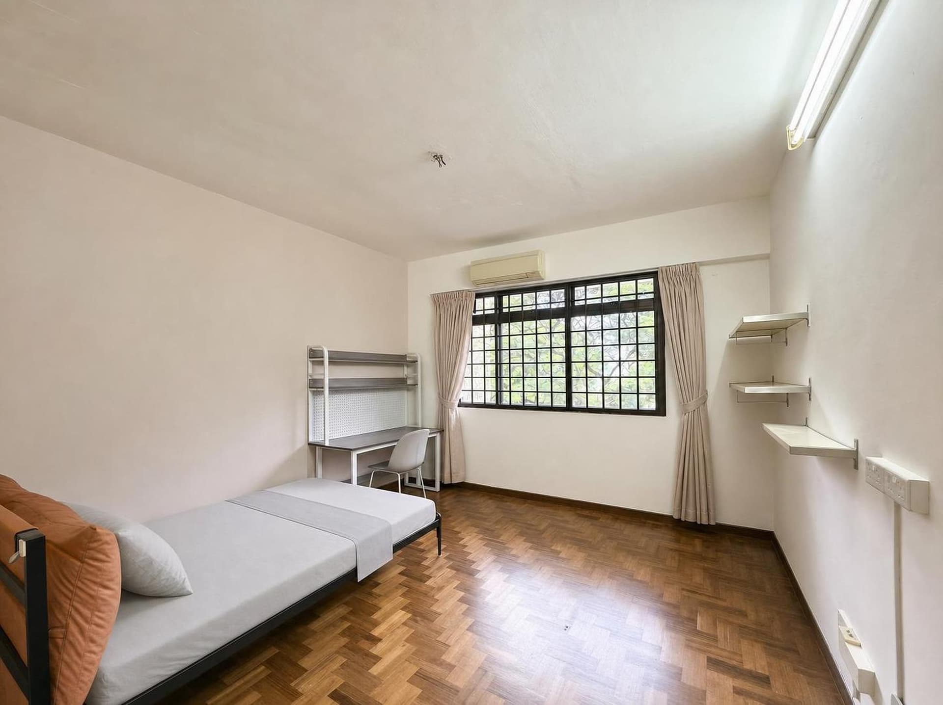 Common at Lakepoint in D22, Singapore