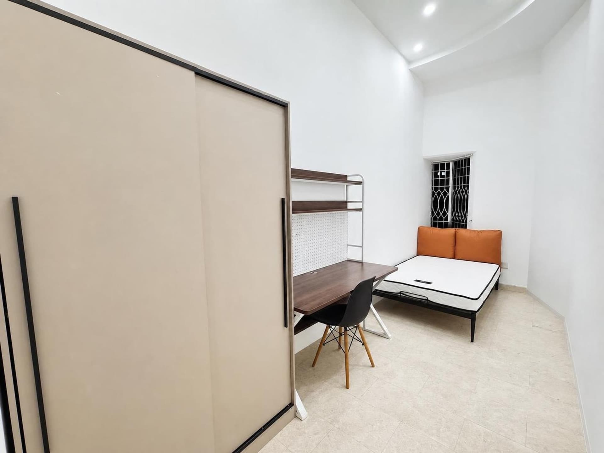Common at 38 Yunnan Crescent in D22, Singapore