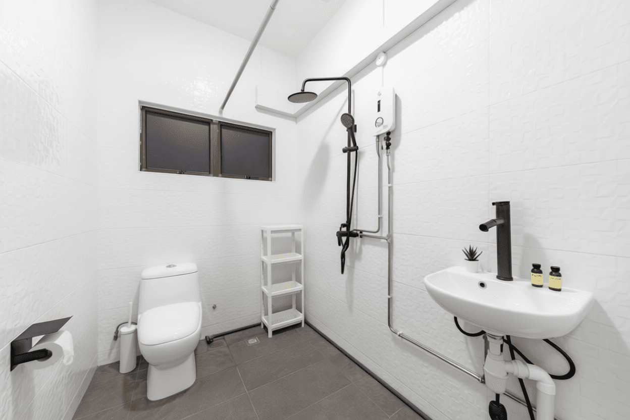 Ensuite at Hoot Kiam Mansions in D10, Singapore - Photo 4