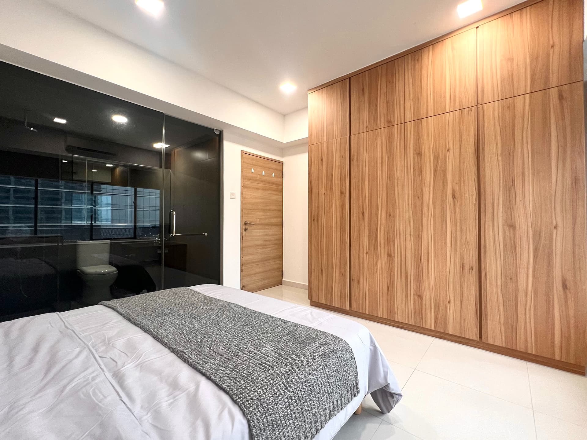 Ensuite at International Plaza in D02, Singapore - Photo 3