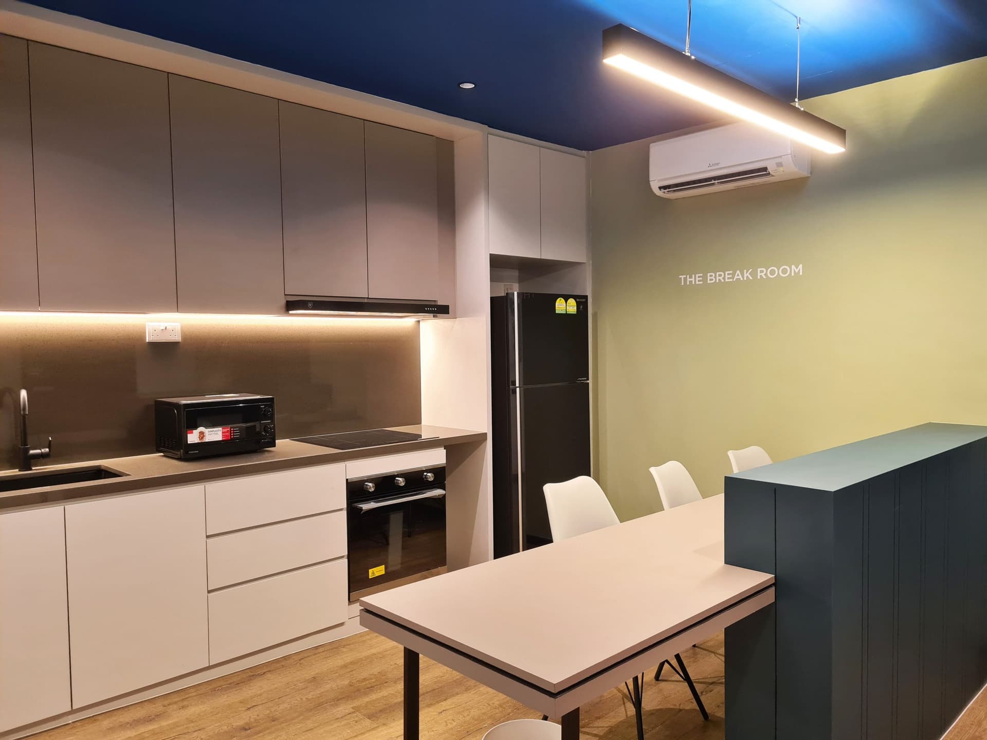 KEMBANGAN LODGE in D14, Singapore - Photo 3