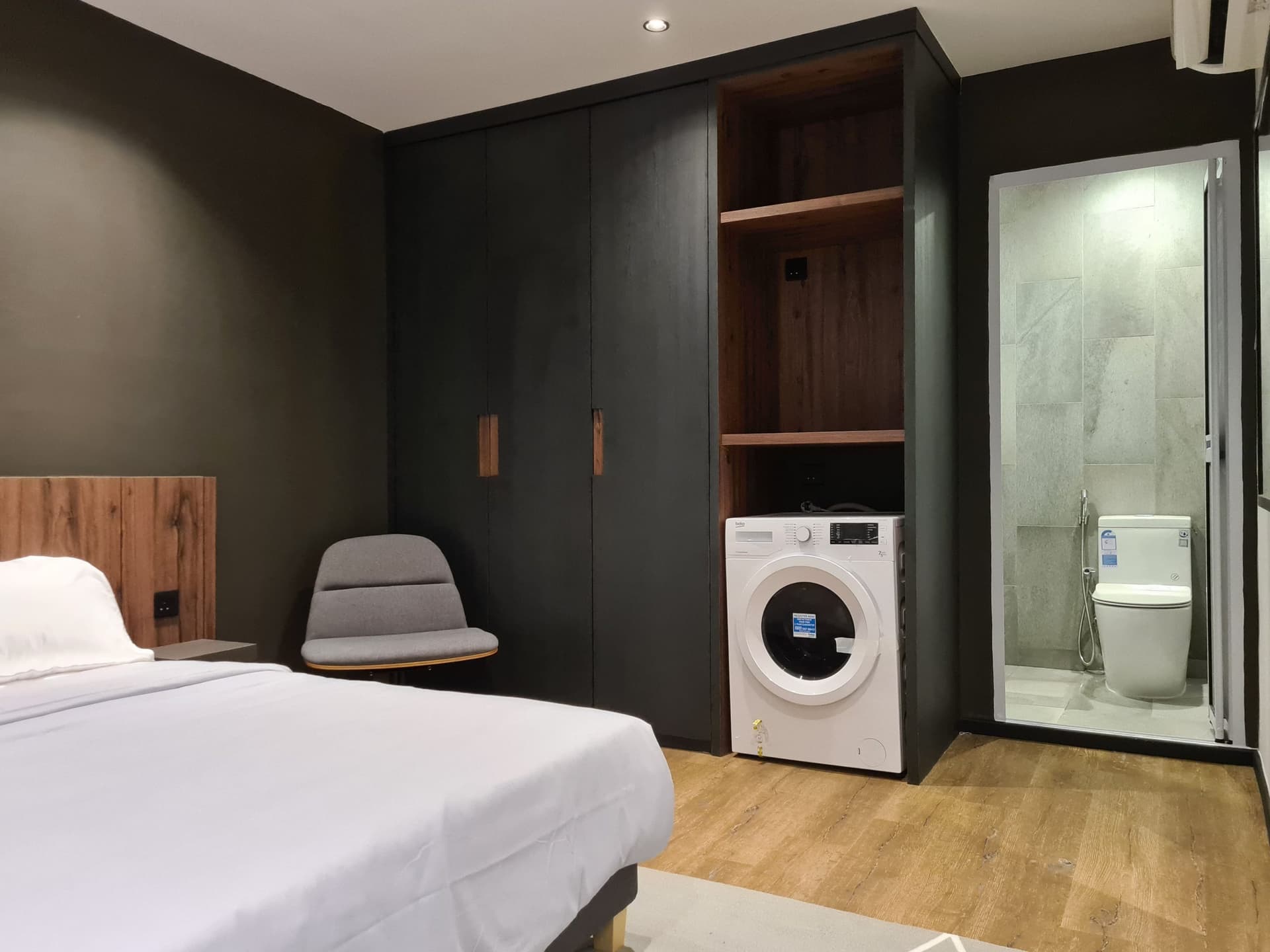 Ensuite at KEMBANGAN LODGE in D14, Singapore - Photo 2