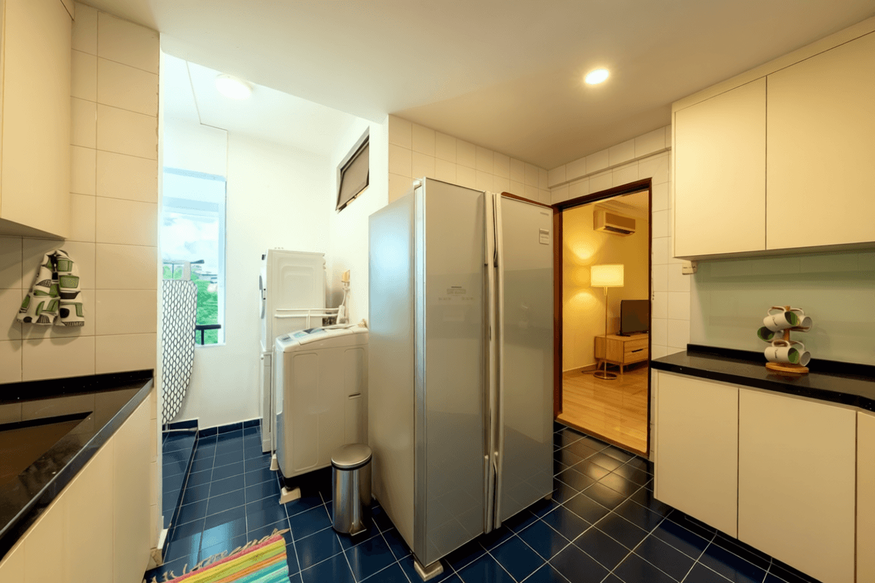 Ensuite at King's Apartment in D15, Singapore - Photo 4