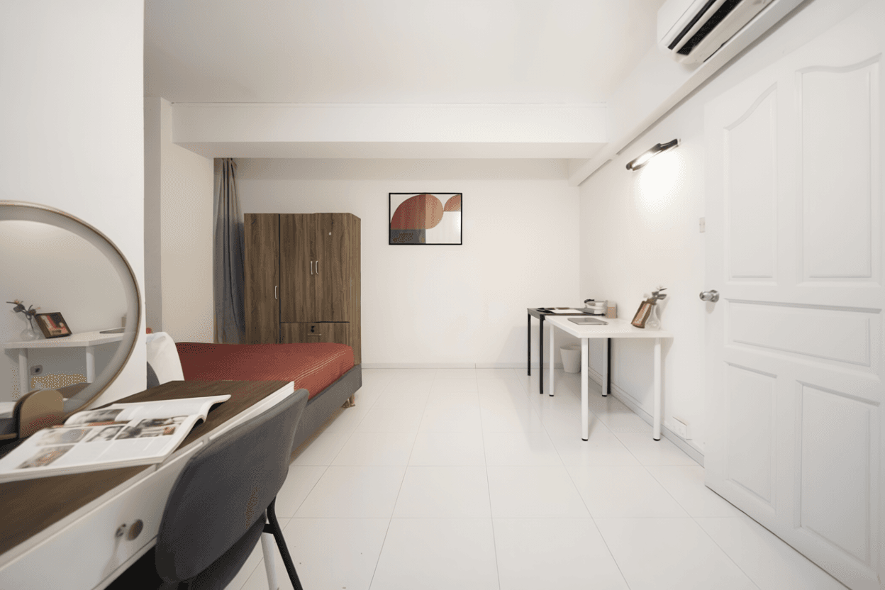 Ensuite at Lucky Plaza Apartment in D09, Singapore - Photo 3