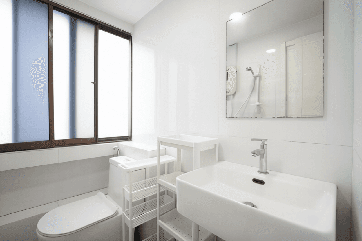 Ensuite at Lucky Plaza Apartment in D09, Singapore - Photo 4