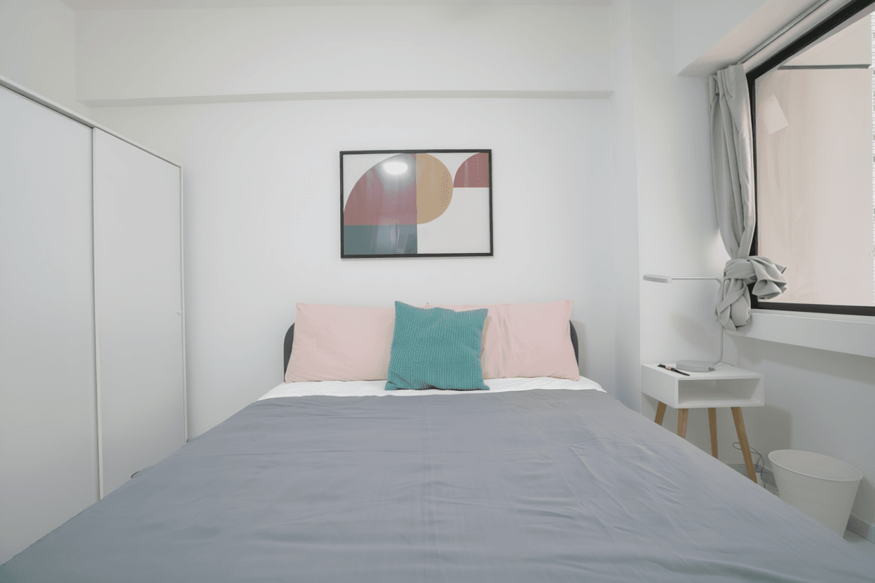 Jr. Master Ensuite Room at Lucky Plaza Apartment