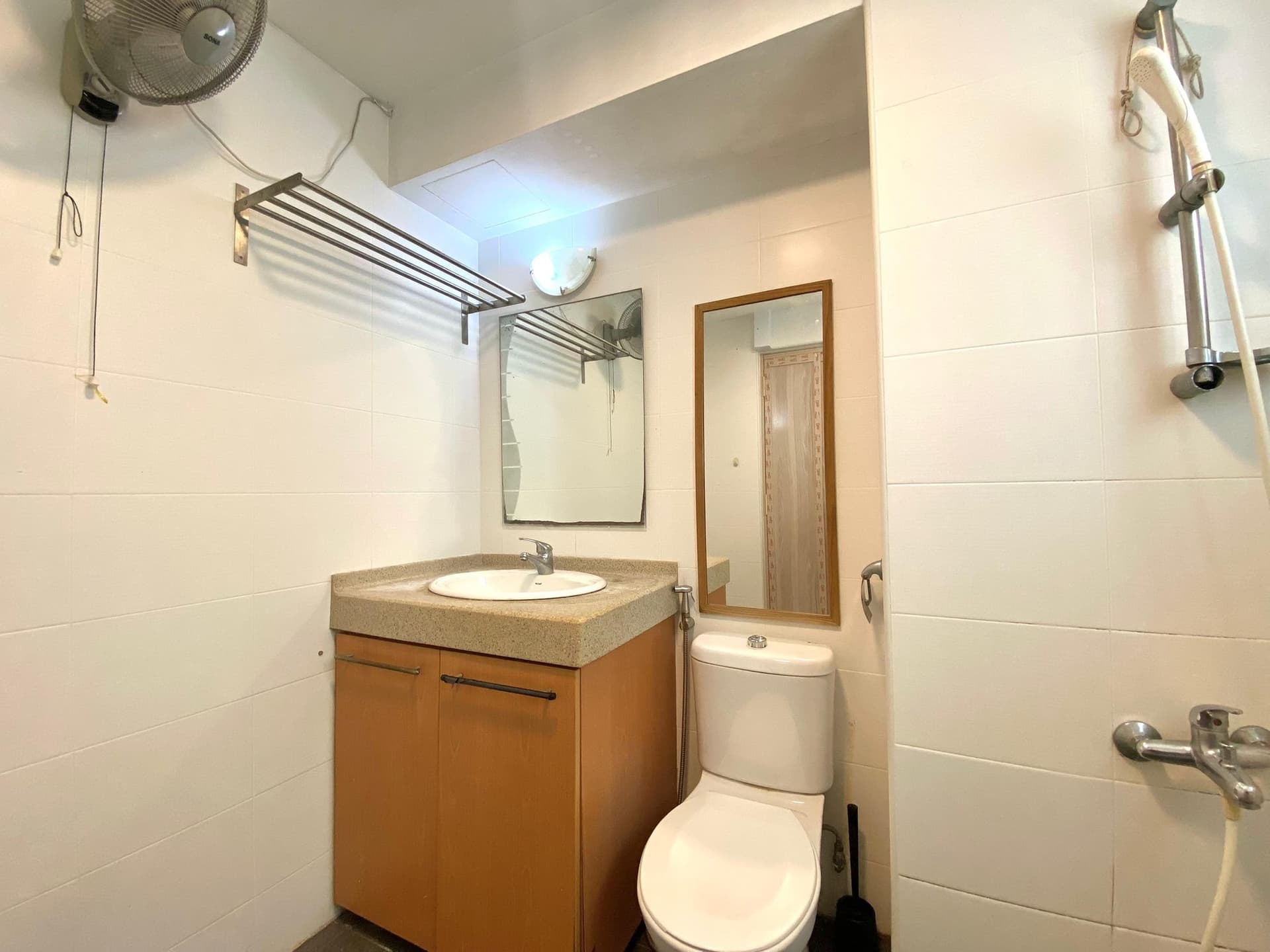 Ensuite at Melville Park in D18, Singapore - Photo 4