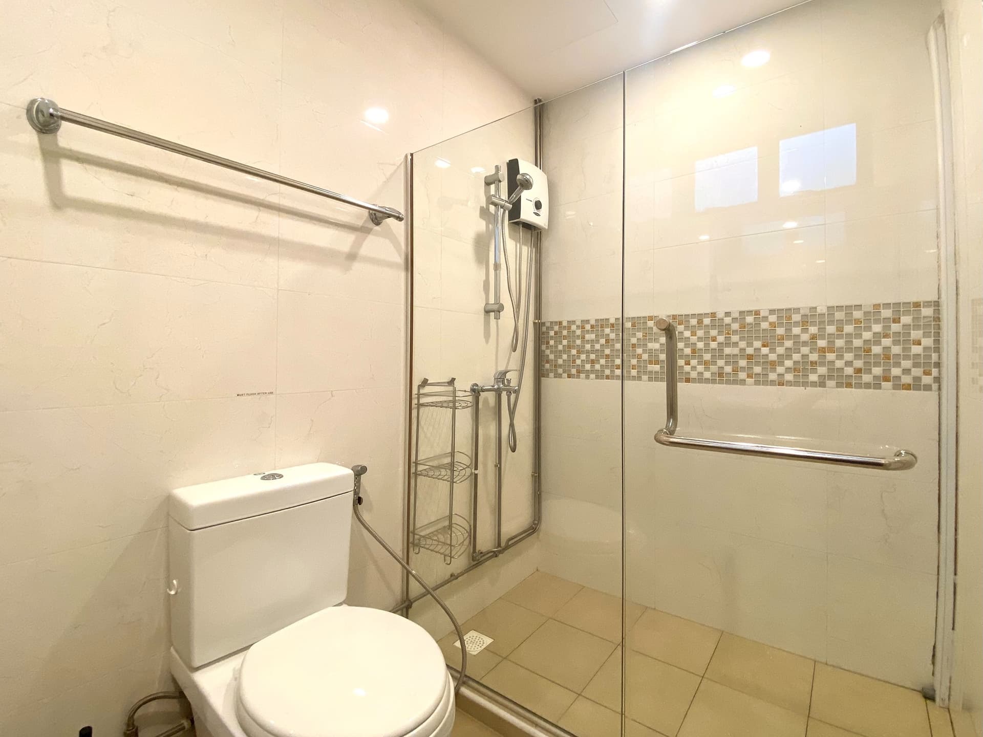 Ensuite at Monville Mansion - Photo 4