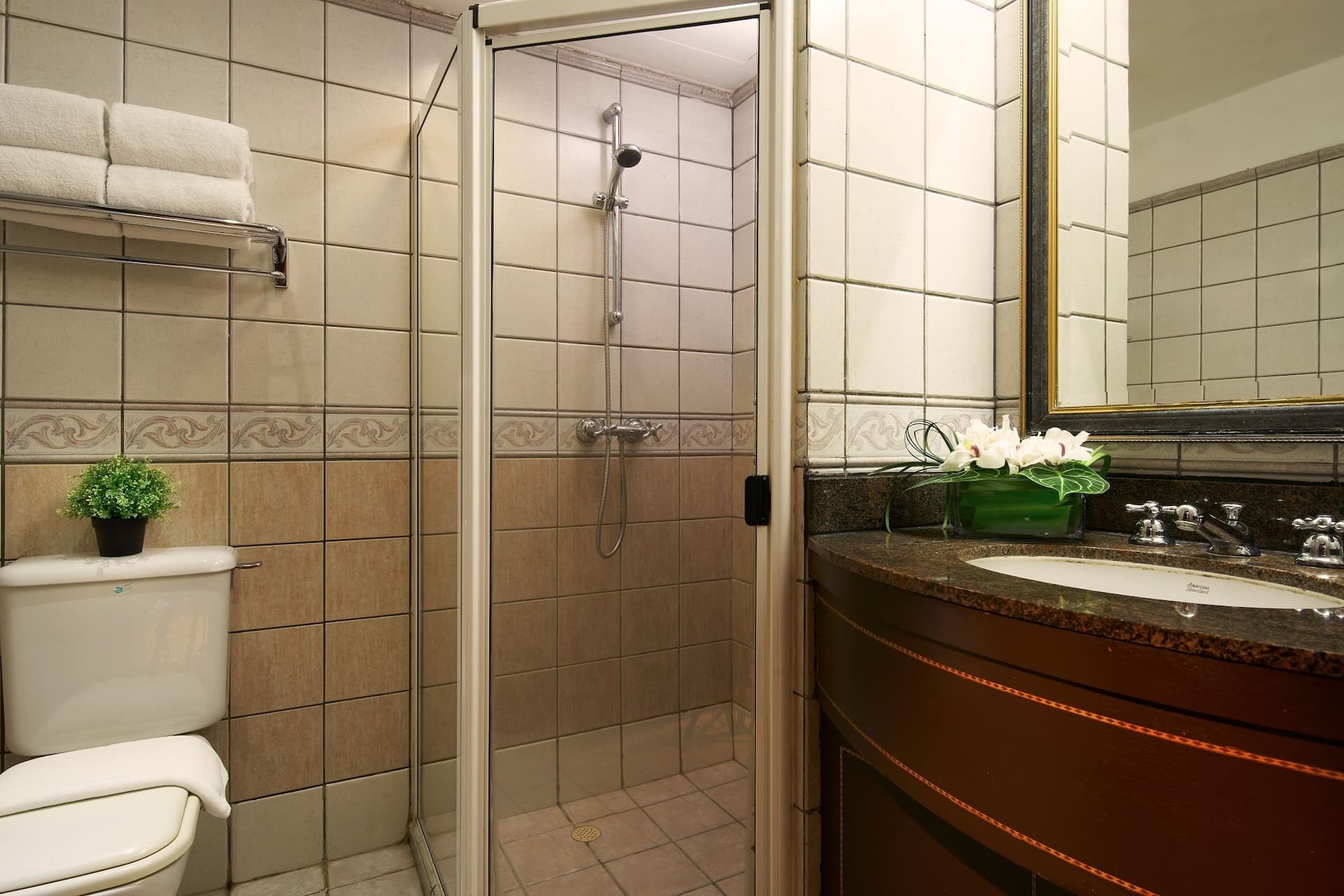 Ensuite at Orchard Parksuites in D09, Singapore - Photo 2