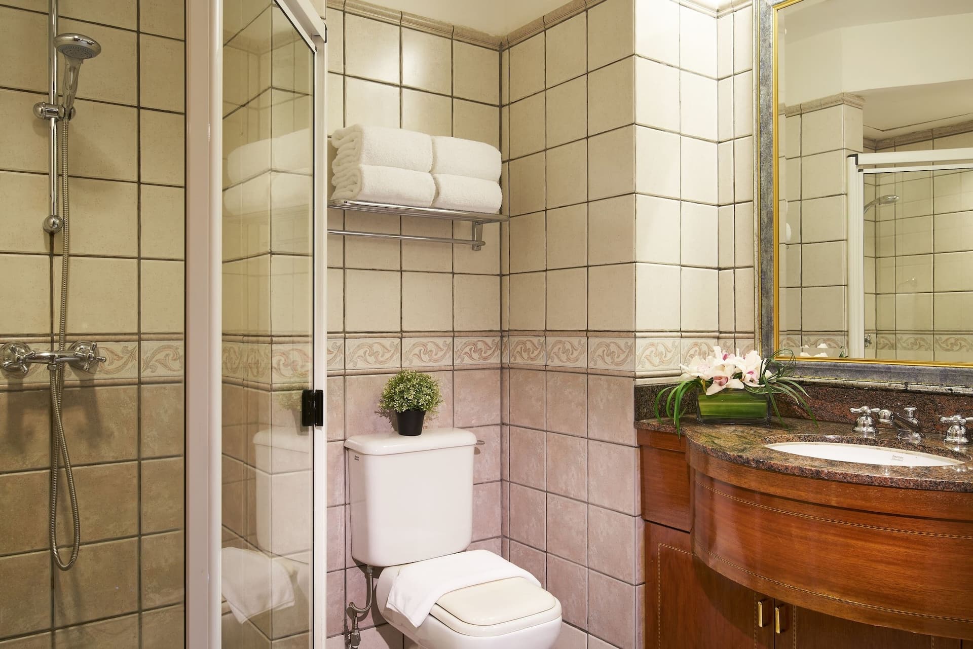 Ensuite at Orchard Parksuites in D09, Singapore - Photo 3