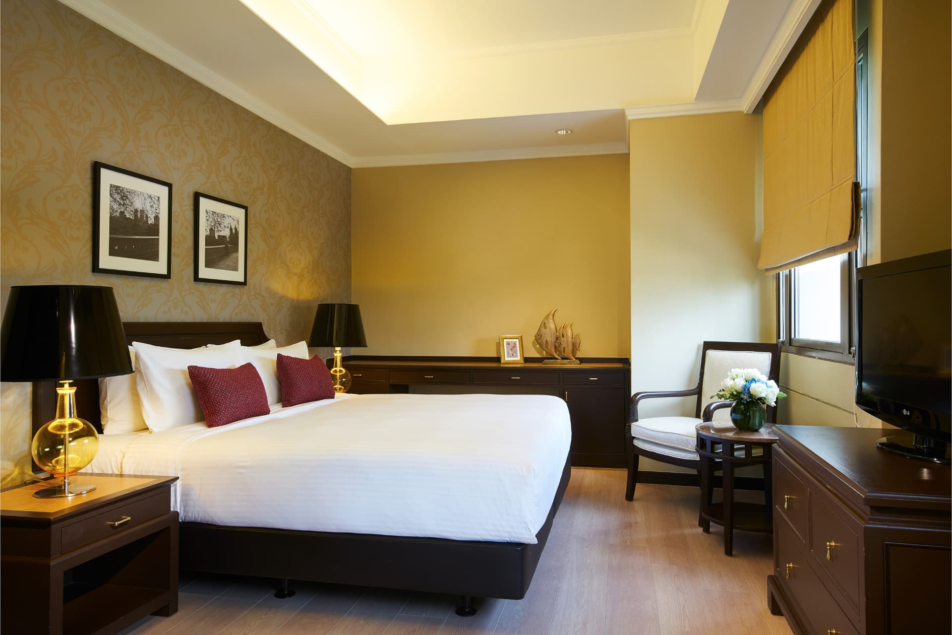Ensuite at Orchard Parksuites in D09, Singapore - Photo 5