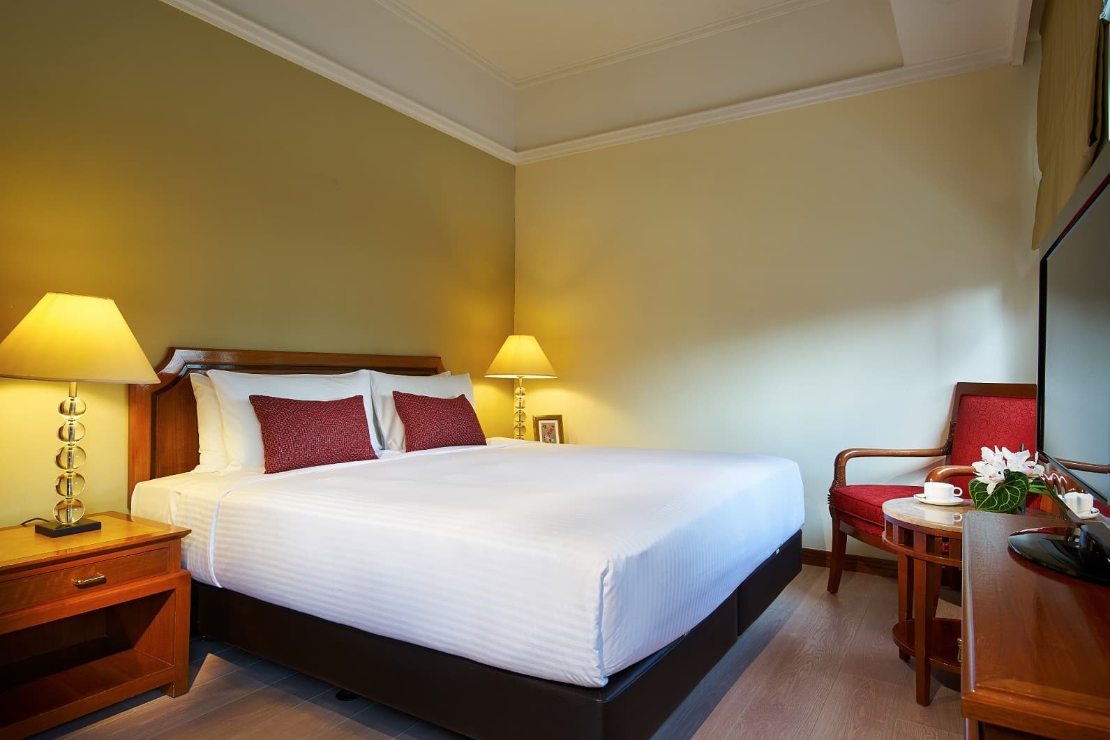 Ensuite at Orchard Parksuites in D09, Singapore - Photo 2