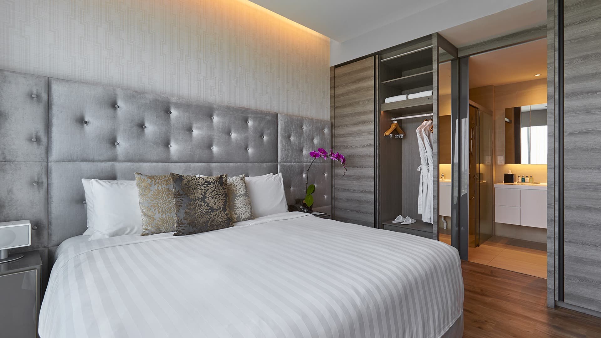 Ensuite at Pan Pacific Serviced Suites Beach Road in D07, Singapore - Photo 4