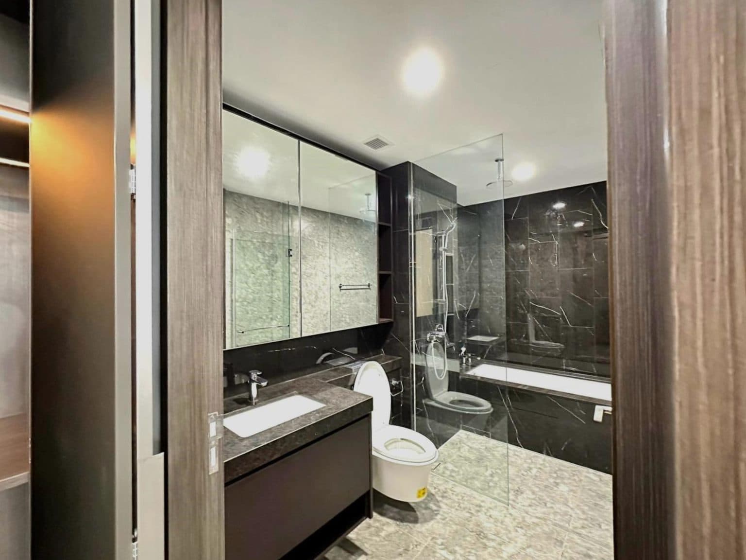 Ensuite at PARC CLEMATIS in D05, Singapore - Photo 3