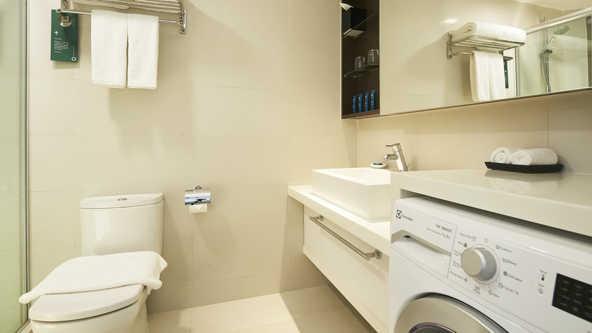 Ensuite at PARKROYAL Serviced Suites Singapore in D07, Singapore - Photo 2