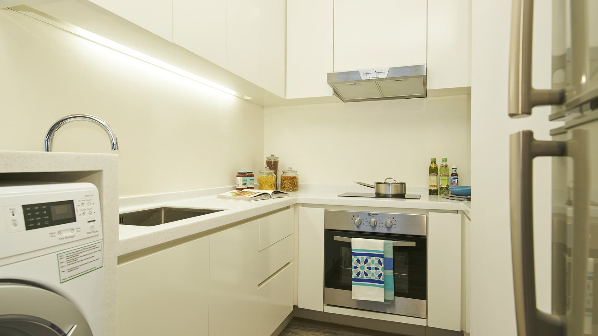 Ensuite at PARKROYAL Serviced Suites Singapore in D07, Singapore - Photo 2
