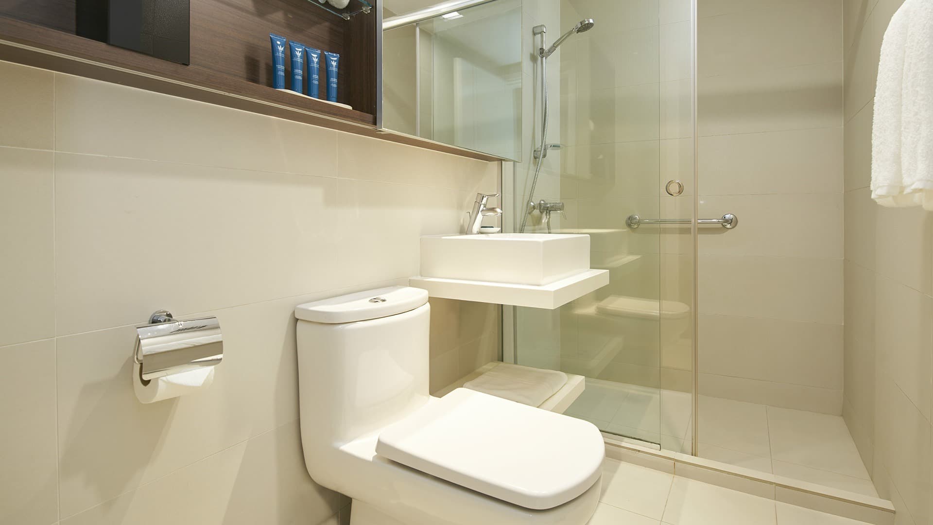 Ensuite at PARKROYAL Serviced Suites Singapore in D07, Singapore - Photo 3