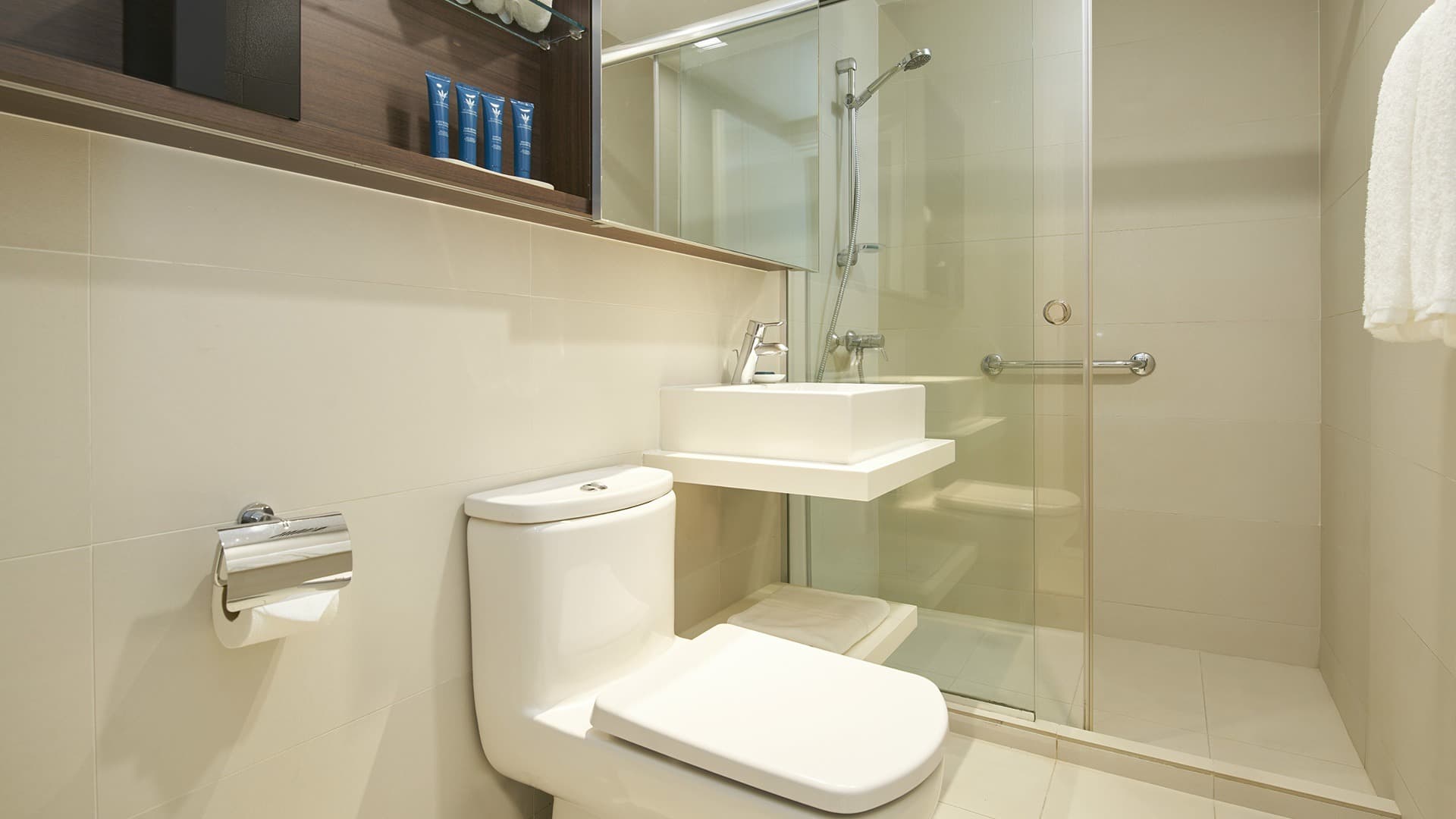 Ensuite at PARKROYAL Serviced Suites Singapore in D07, Singapore - Photo 3