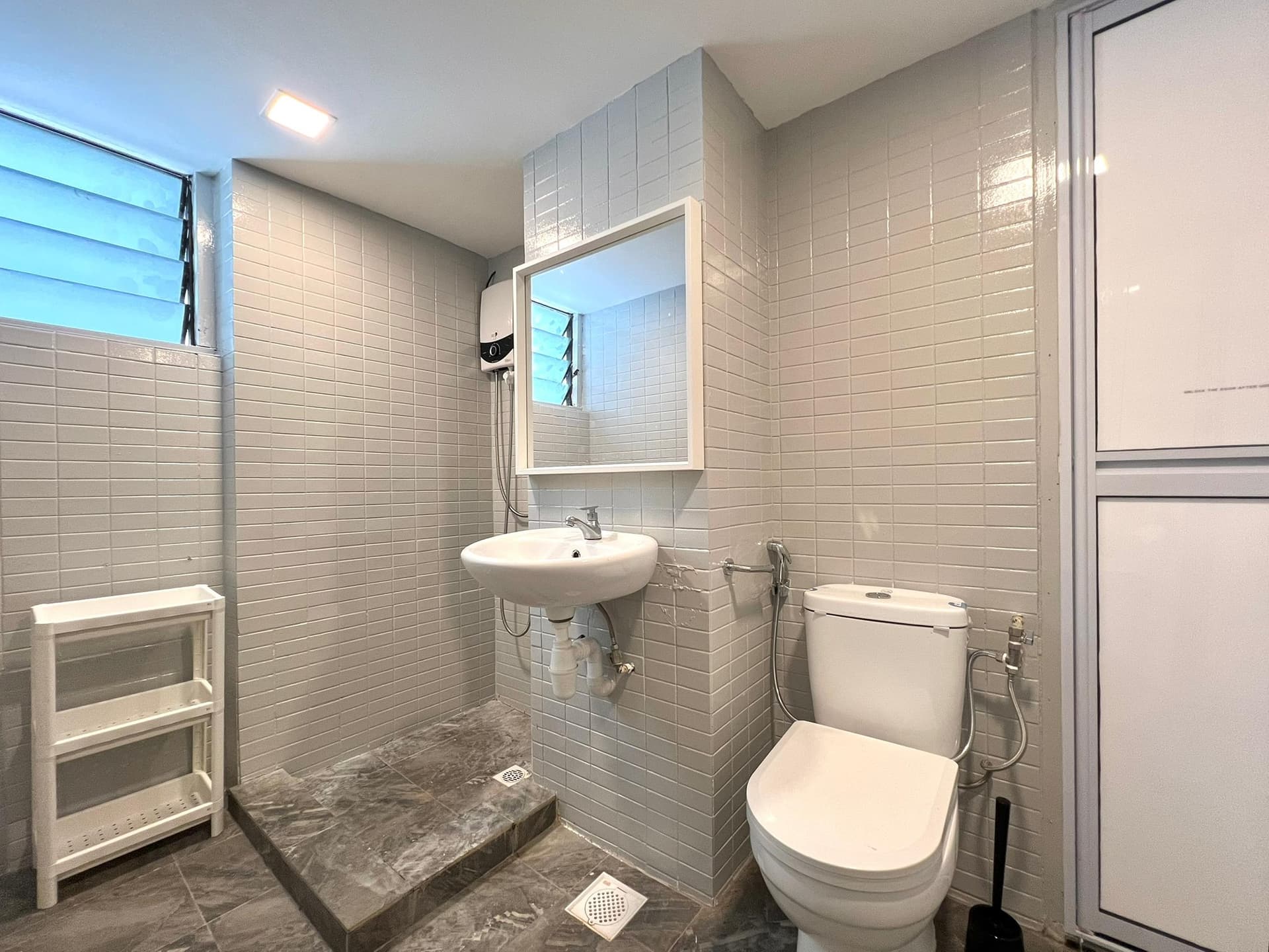 Ensuite at Pine Grove in D21, Singapore - Photo 4