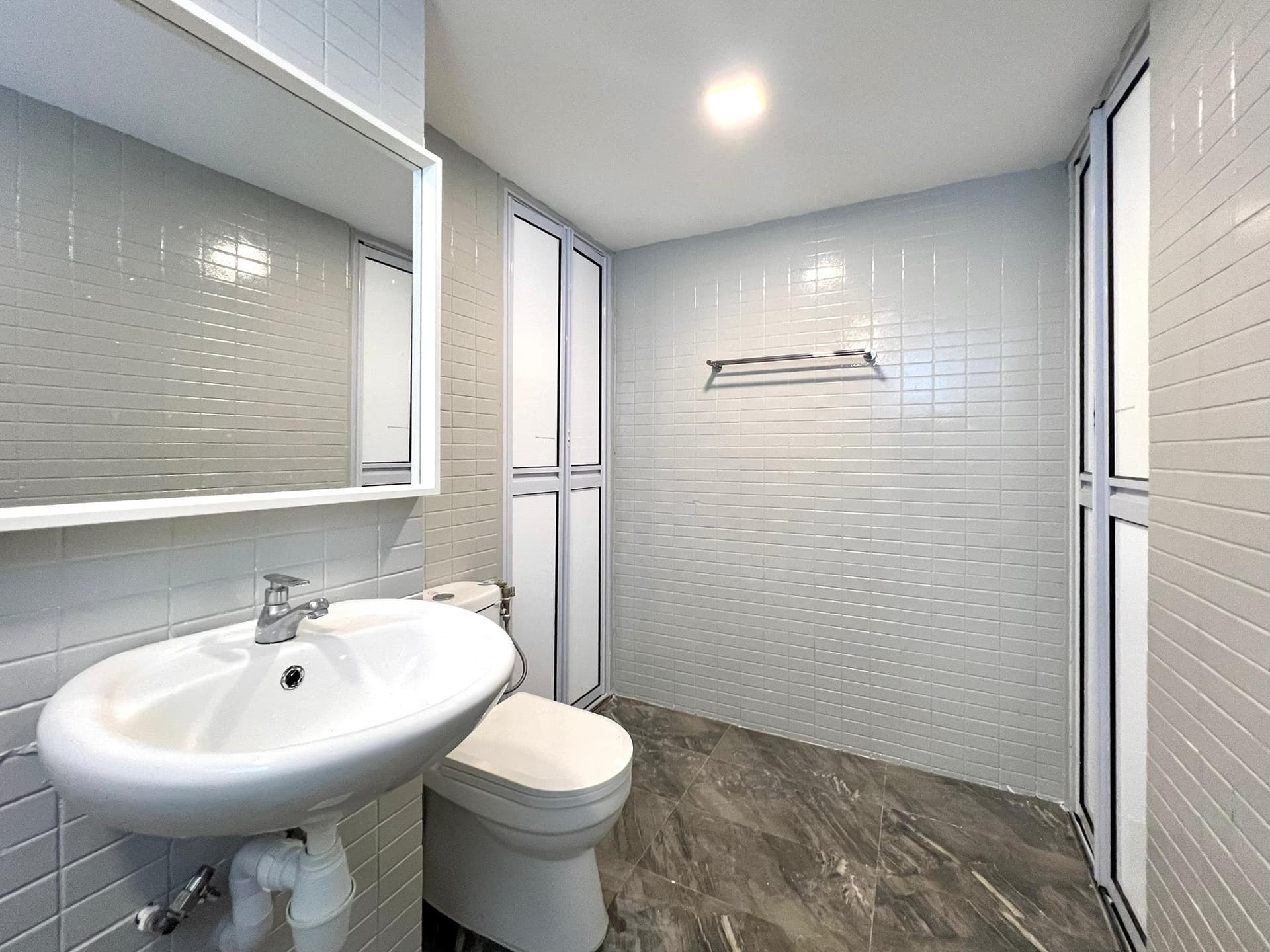 Ensuite at Pine Grove in D21, Singapore - Photo 5