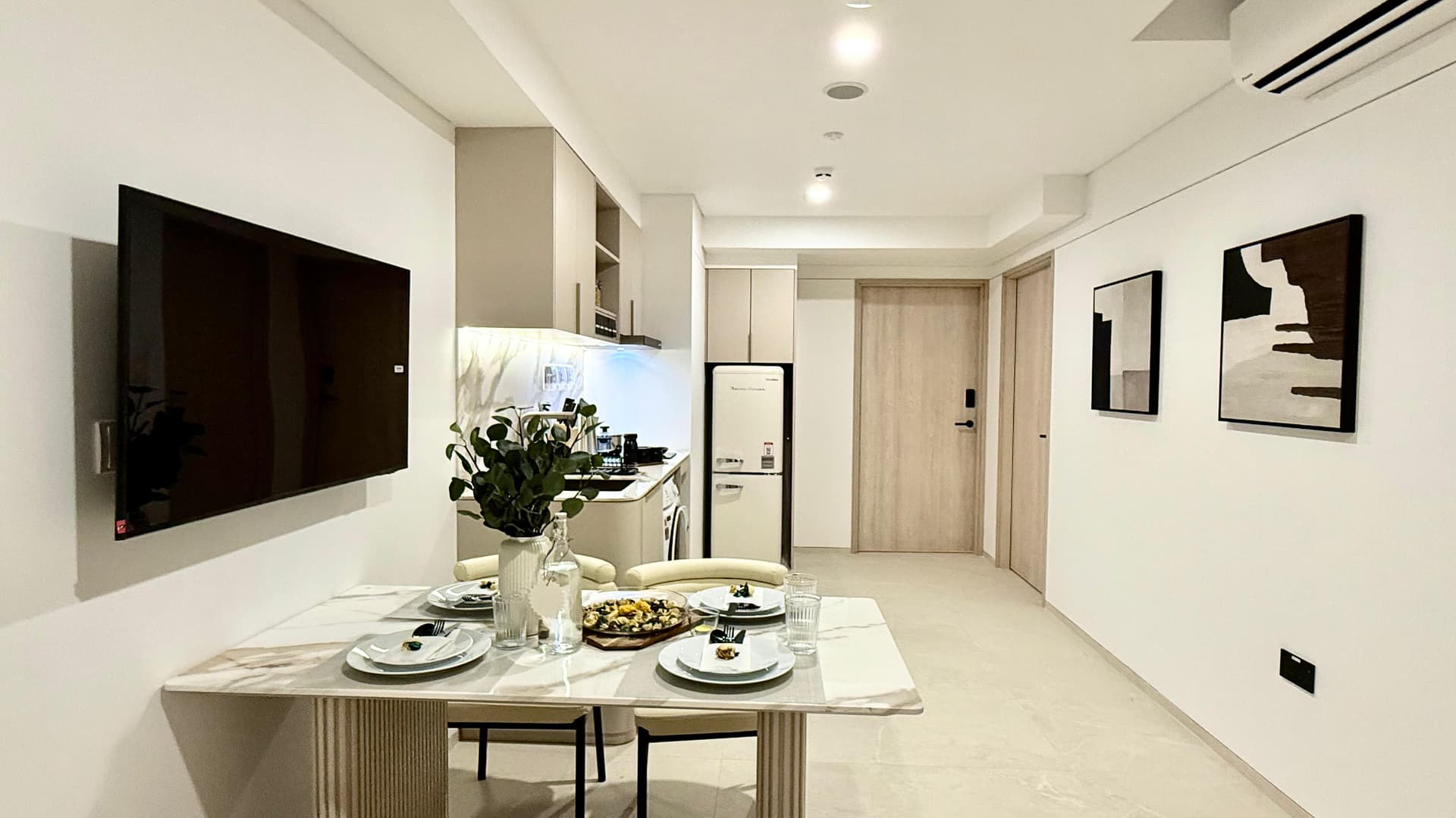 SERENE LIVING in D10, Singapore - Photo 2