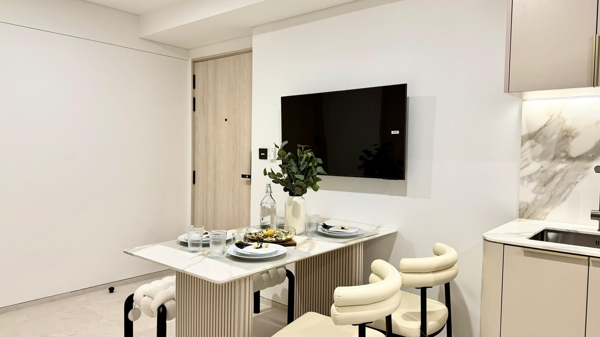 SERENE LIVING in D10, Singapore - Photo 3