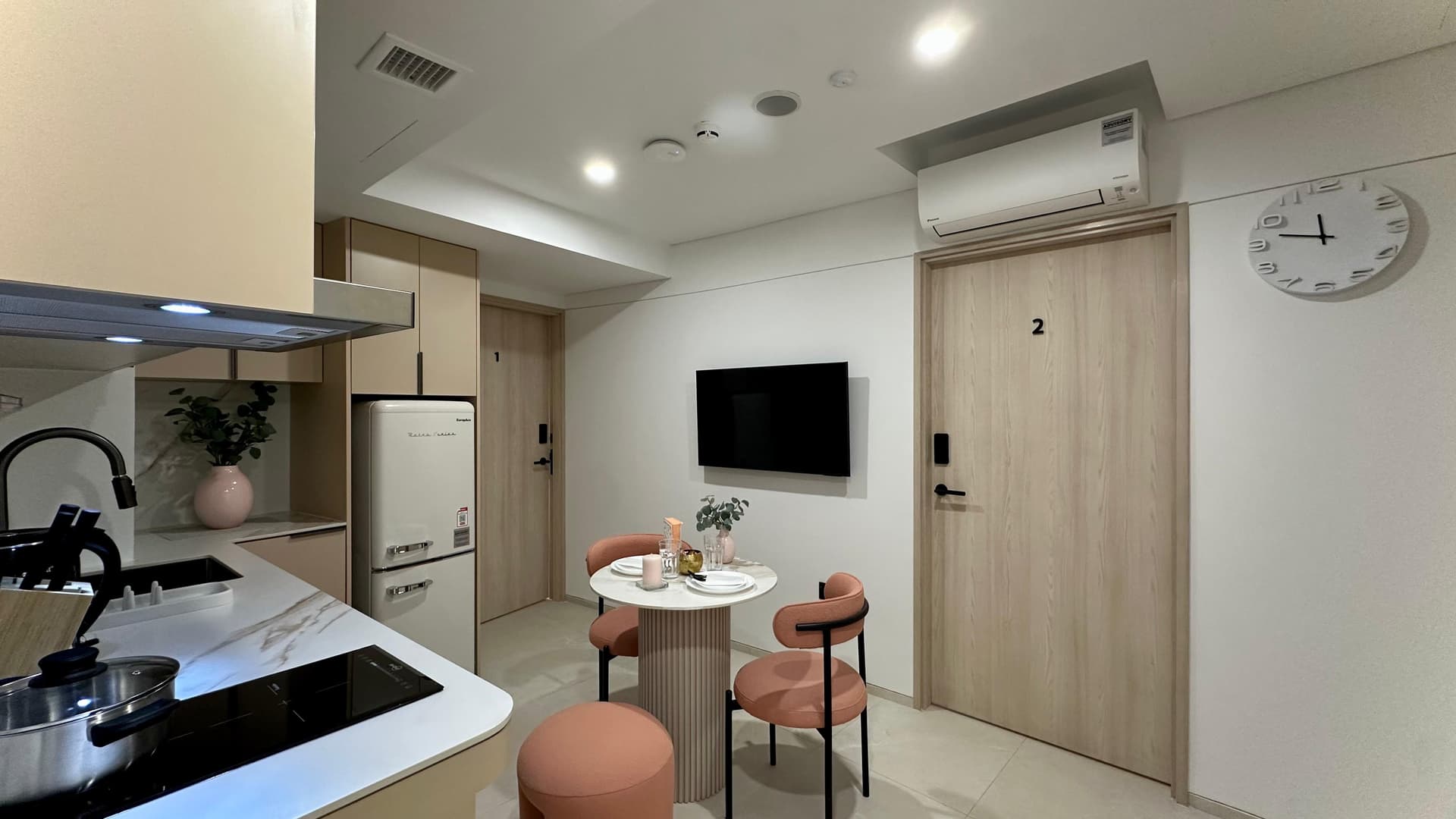 SERENE LIVING in D10, Singapore - Photo 4