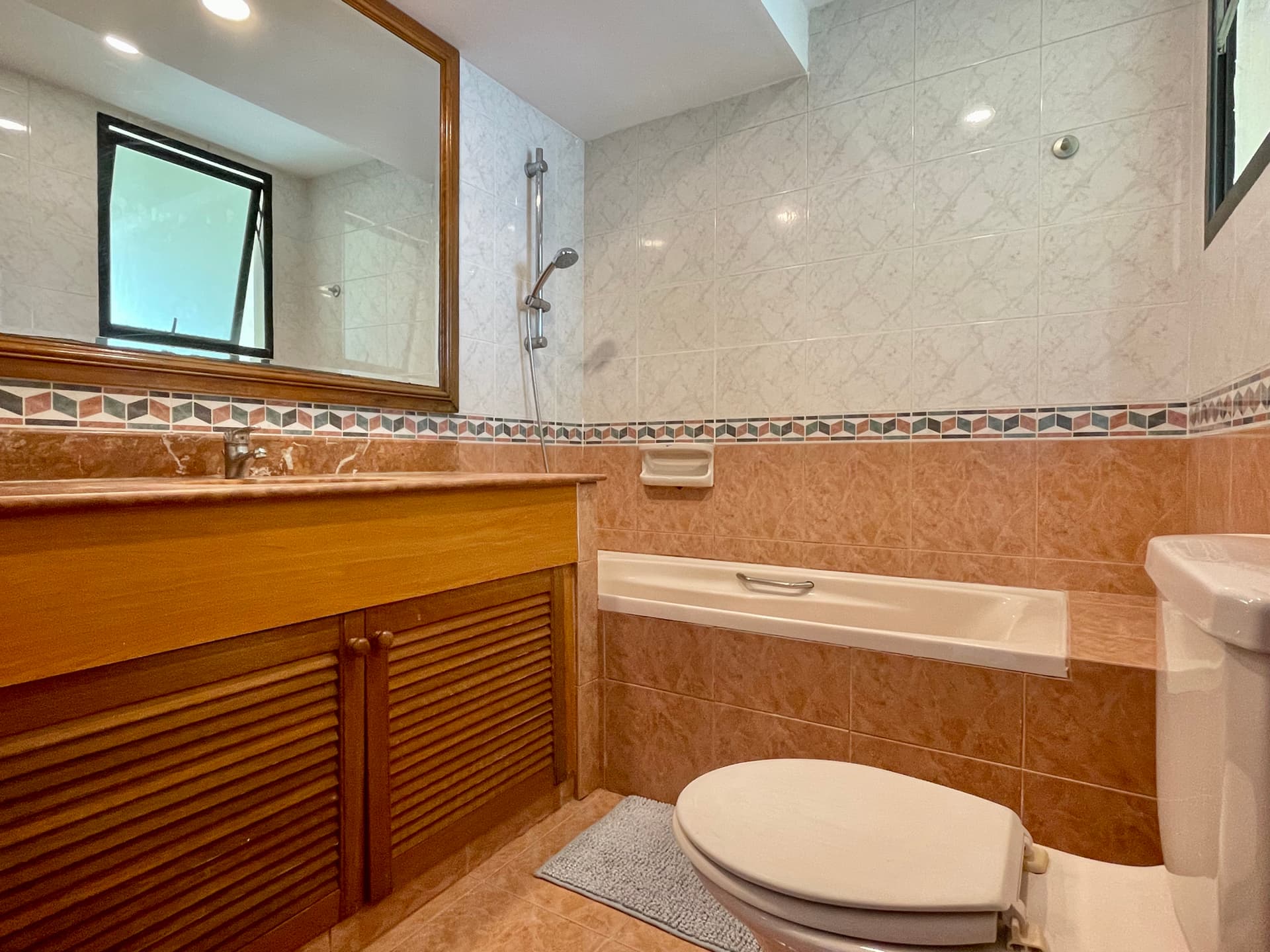 Ensuite at Simsville in D14, Singapore - Photo 5