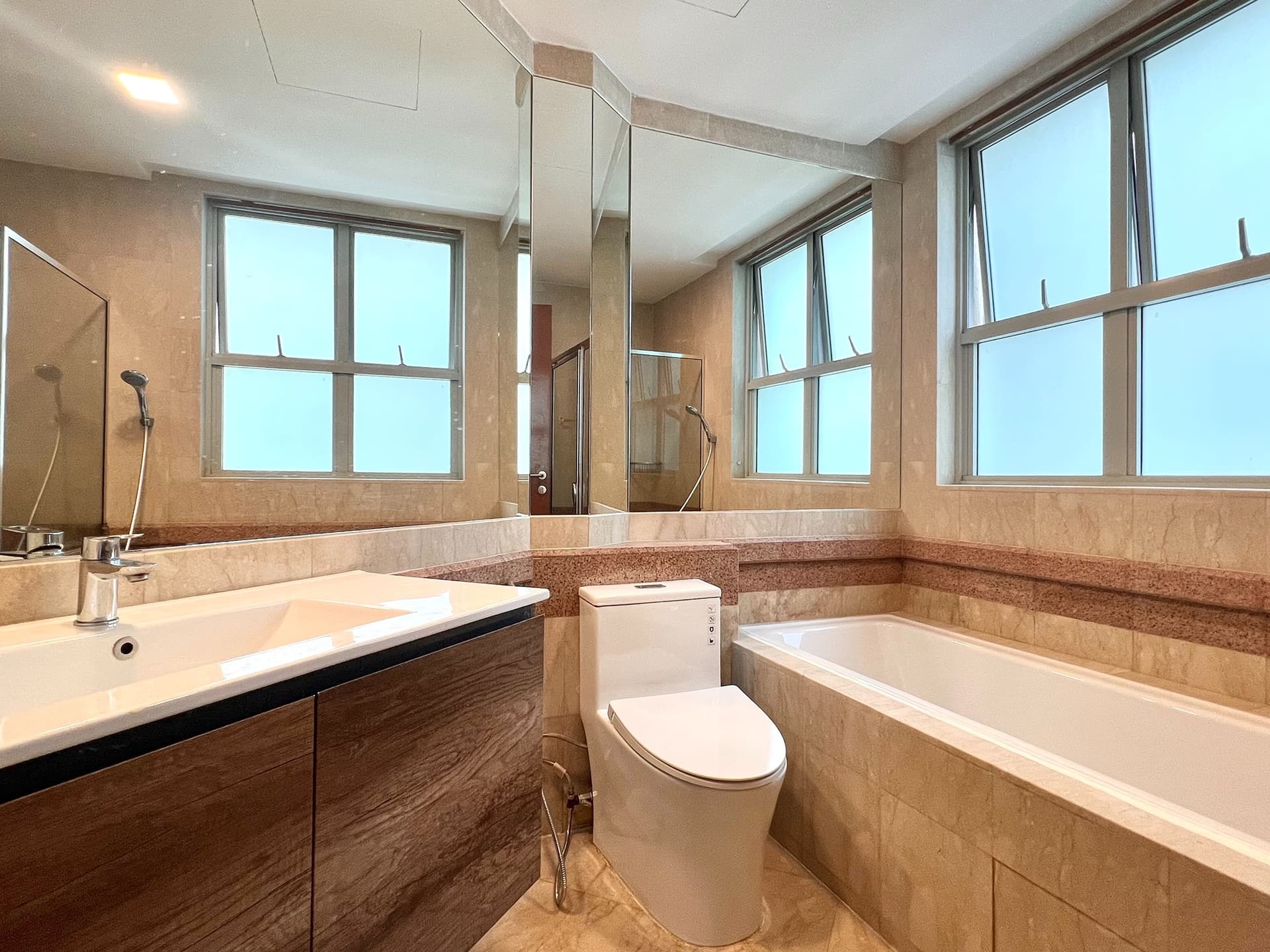Ensuite at Sunshine Plaza in D07, Singapore - Photo 5