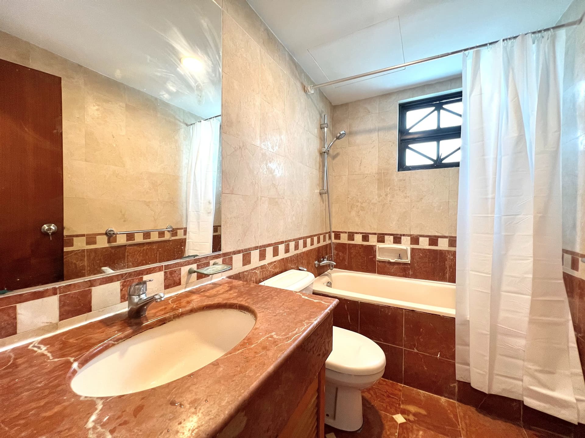 Ensuite at The Anchorage in D03, Singapore - Photo 5