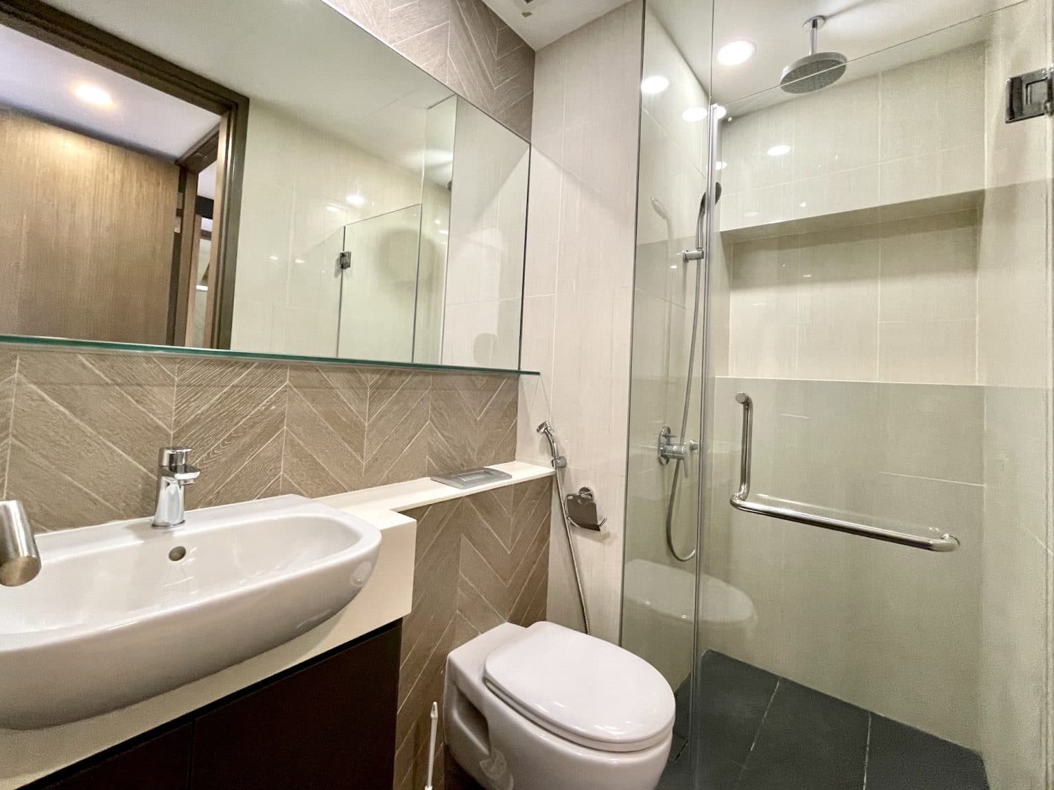 Ensuite at THE CENTREN in D14, Singapore - Photo 2