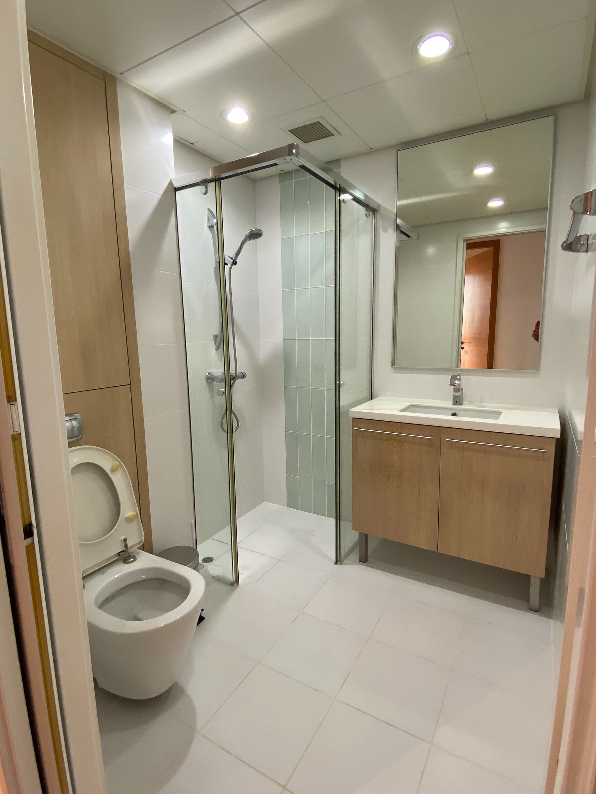 Ensuite at The Sail @ Marina Bay in D01, Singapore - Photo 5