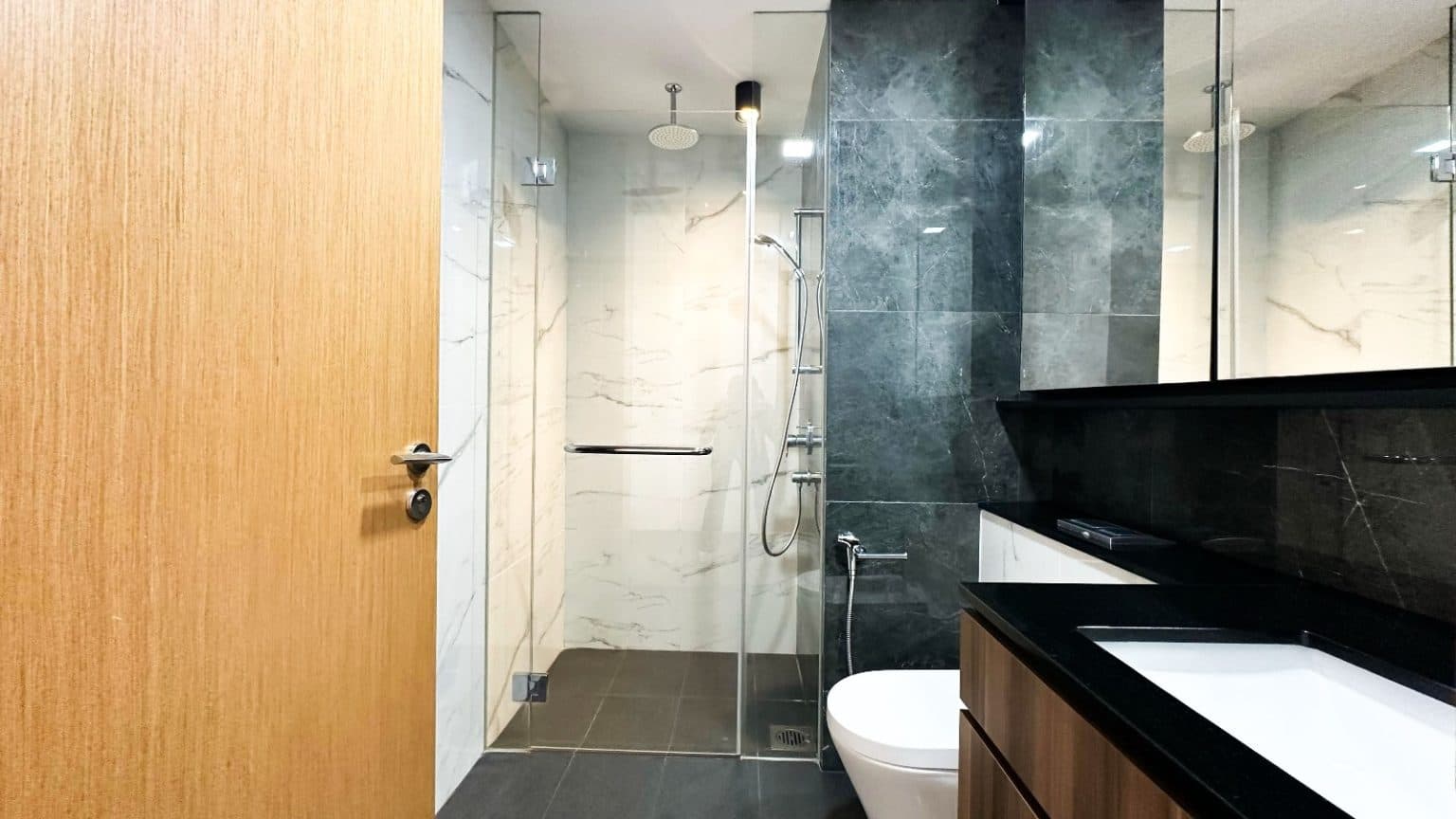 Ensuite at THE VERANDAH RESIDENCES in D05, Singapore - Photo 3