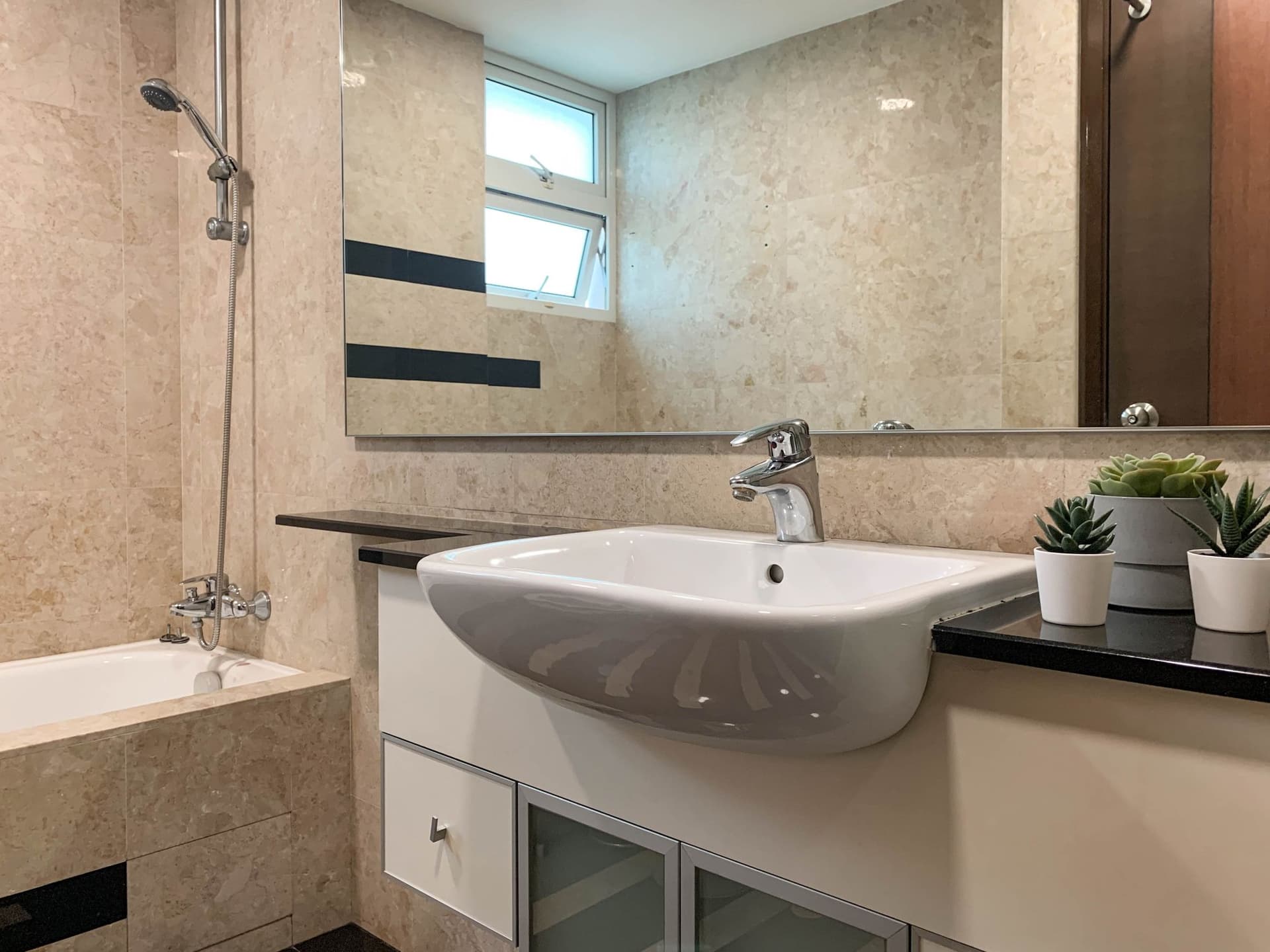Ensuite at The Warren in D23, Singapore - Photo 4