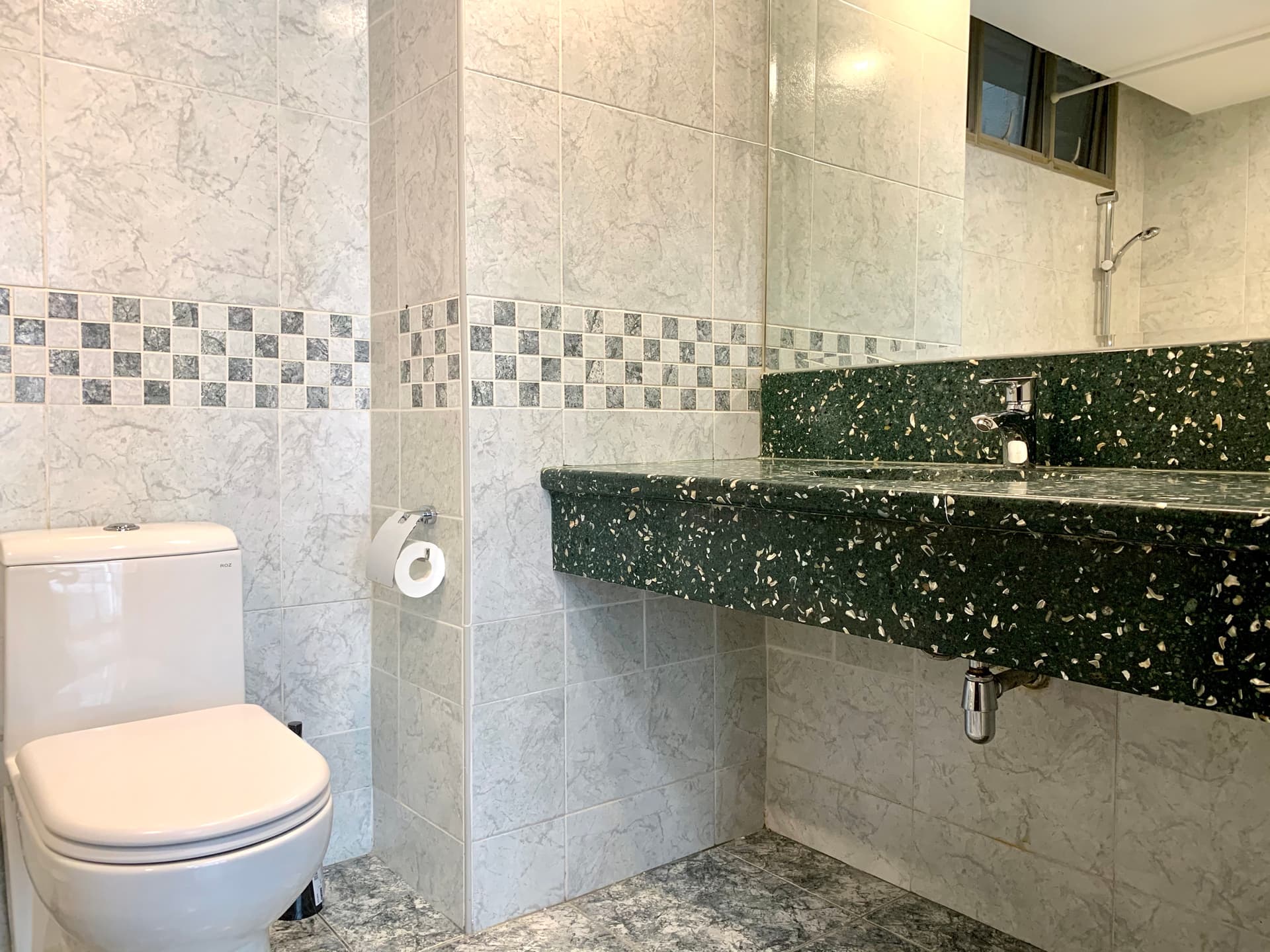 Ensuite at UE SQUARE in D09, Singapore - Photo 5